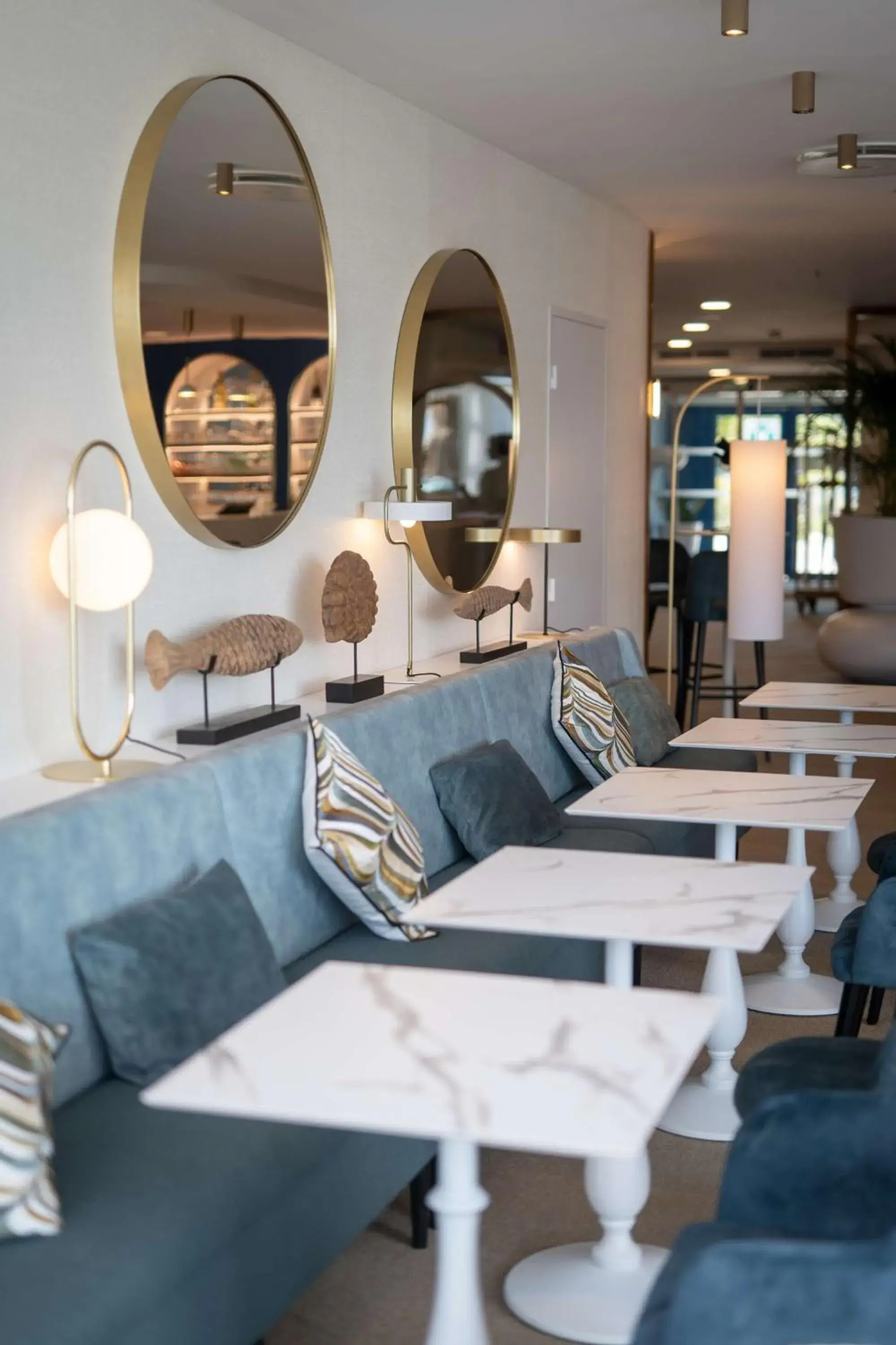 Lounge or bar in Best Western Plus Le Roof Vannes Bord de Mer Lounge or bar in Best Western Plus Le Roof Vannes Bord de Mer