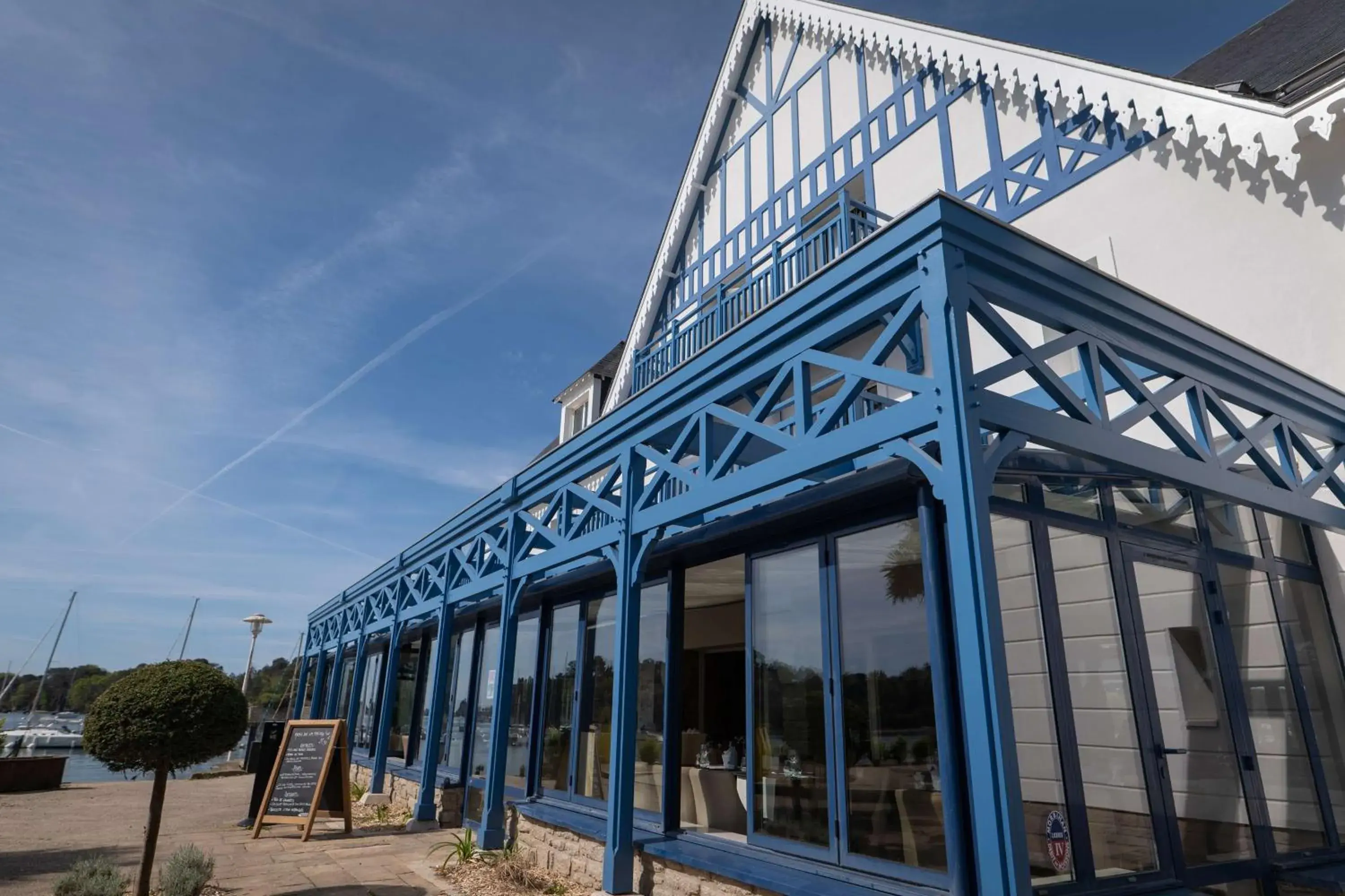 Property building in Best Western Plus Le Roof Vannes Bord de Mer Property building in Best Western Plus Le Roof Vannes Bord de Mer