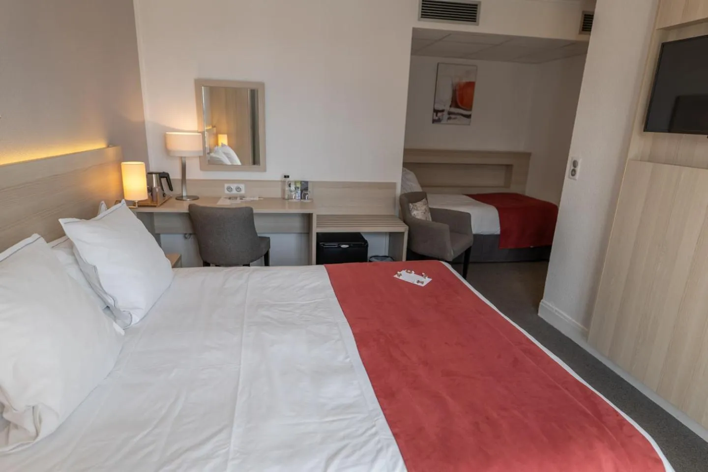 Bedroom, Bed in Best Western Plus Le Roof Vannes Bord de Mer
