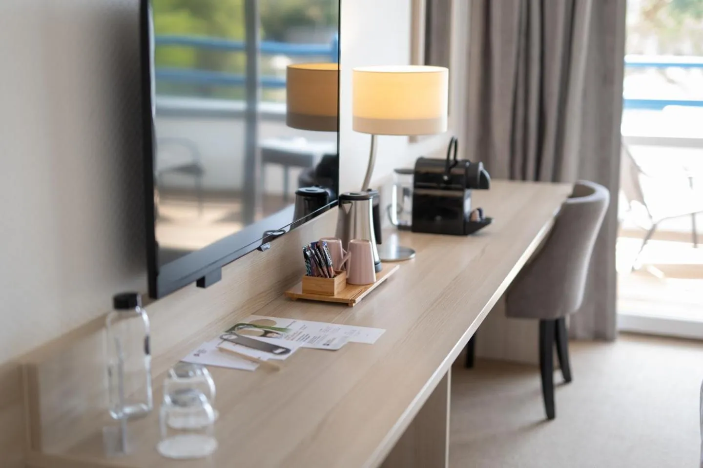 Bedroom in Best Western Plus Le Roof Vannes Bord de Mer