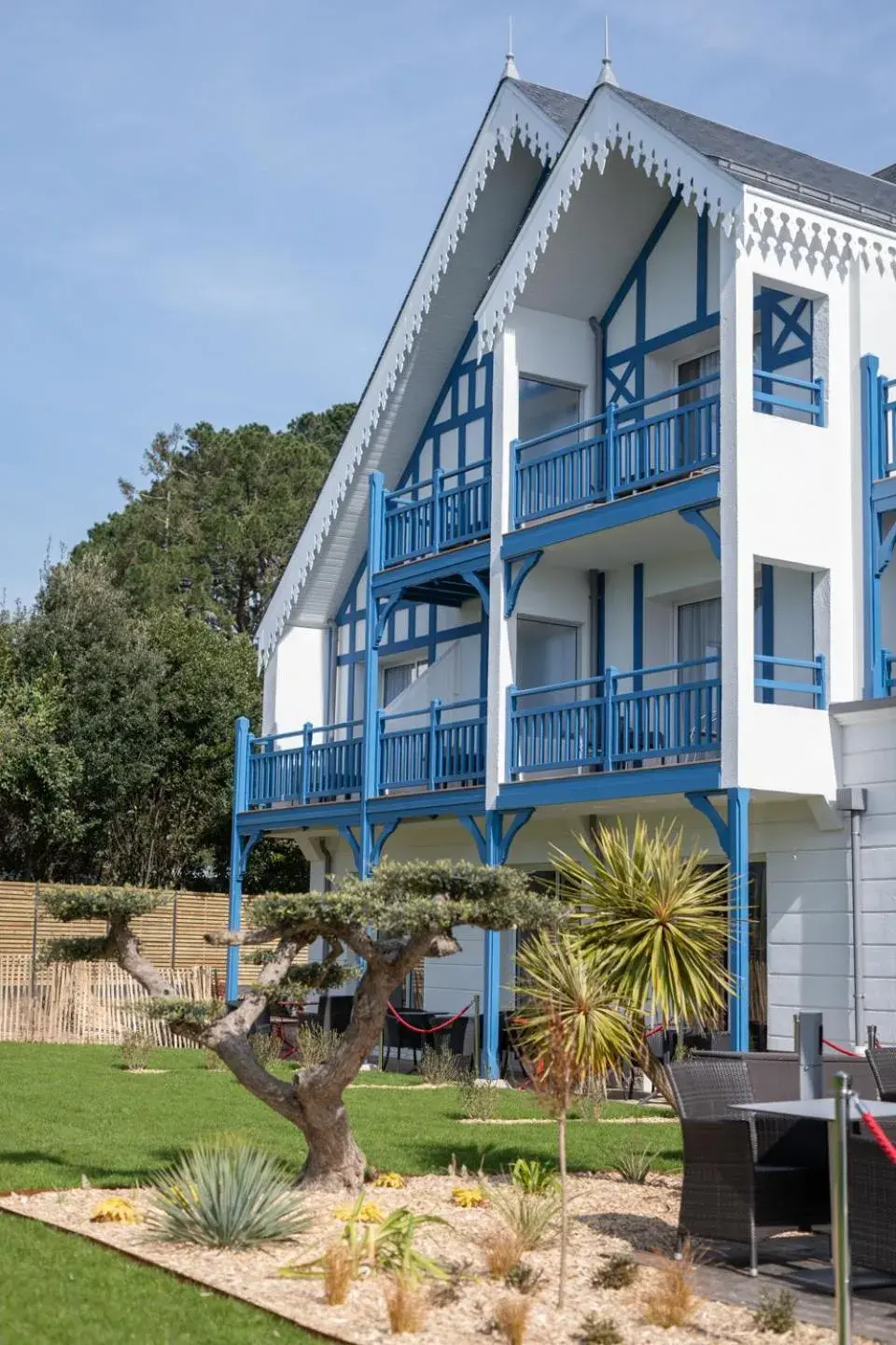 Facade/entrance in Best Western Plus Le Roof Vannes Bord de Mer Facade/entrance in Best Western Plus Le Roof Vannes Bord de Mer