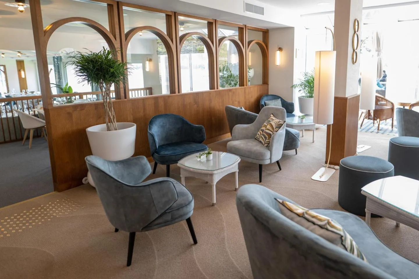 Lounge or bar in Best Western Plus Le Roof Vannes Bord de Mer