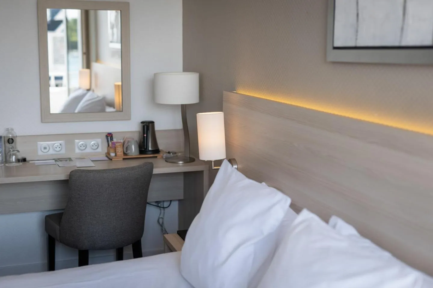 Bedroom, Bed in Best Western Plus Le Roof Vannes Bord de Mer