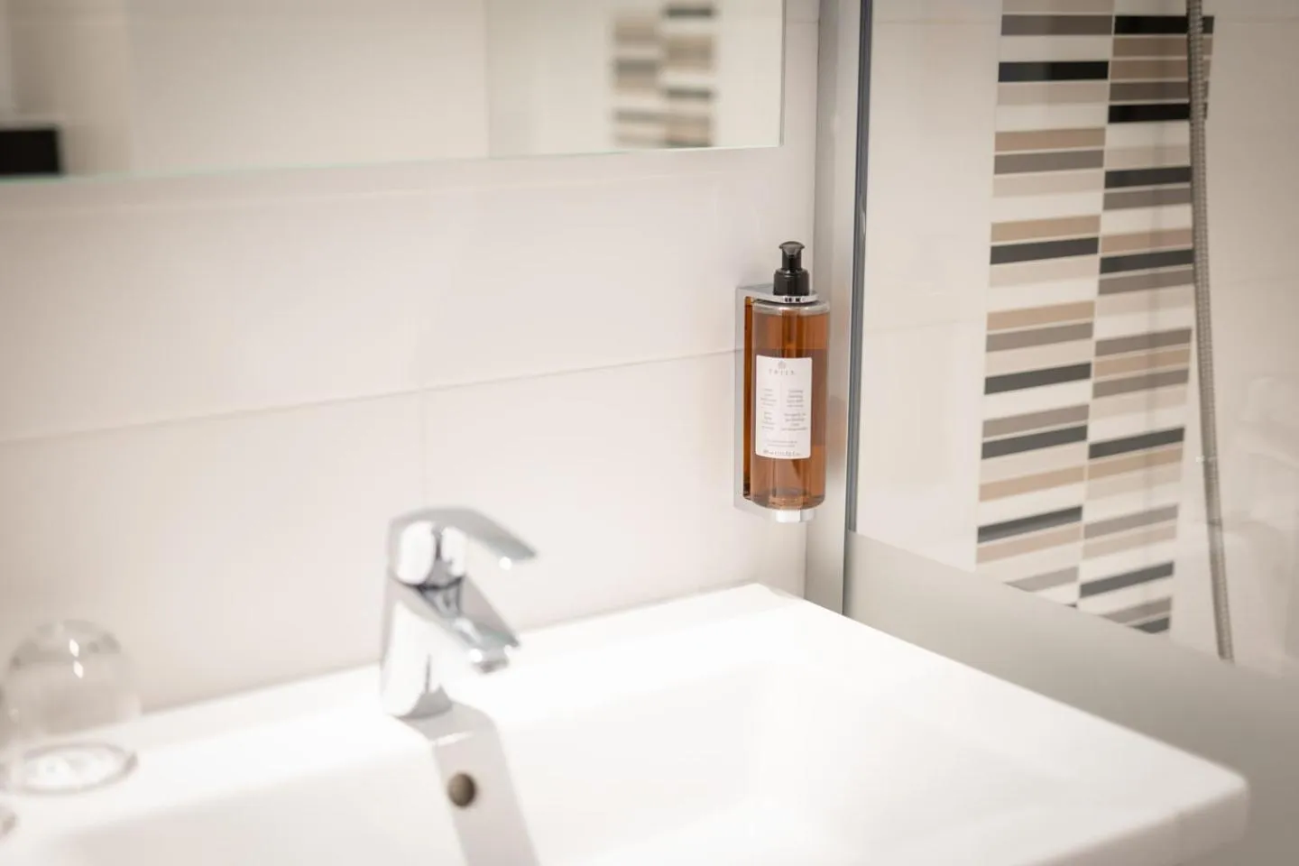 Bathroom in Best Western Plus Le Roof Vannes Bord de Mer