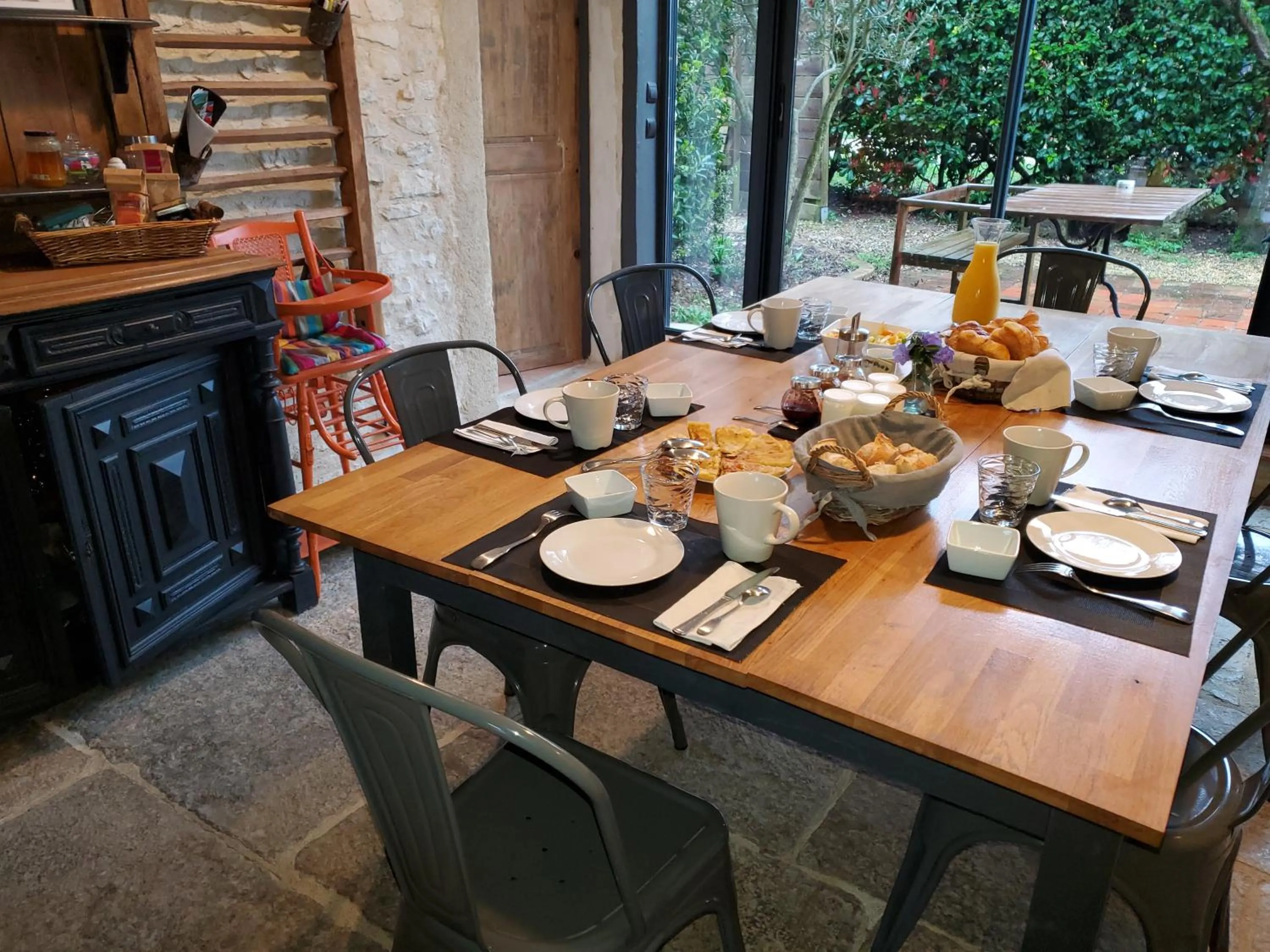 Breakfast in la grange aux hirondelles