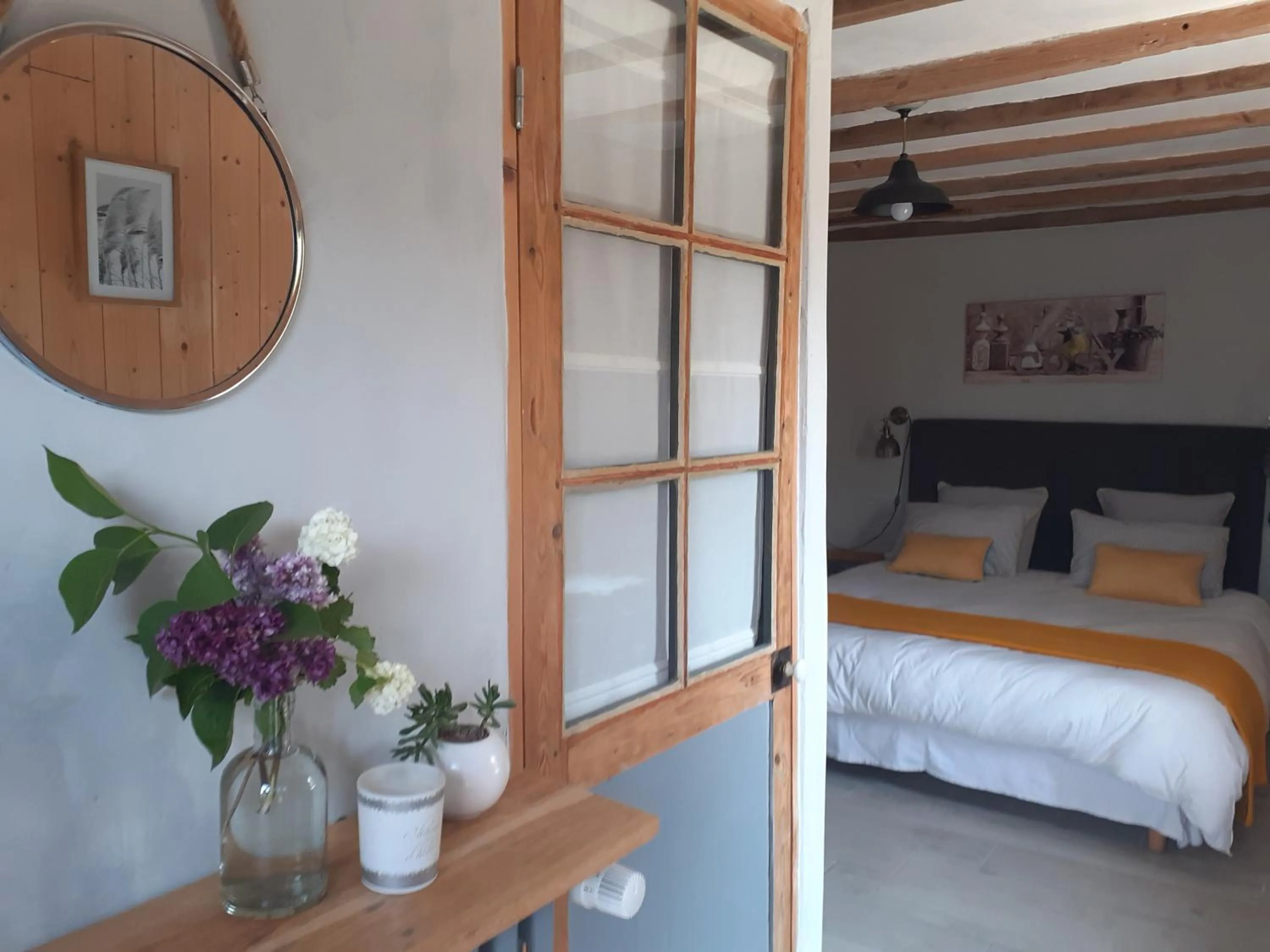 Bed in la grange aux hirondelles