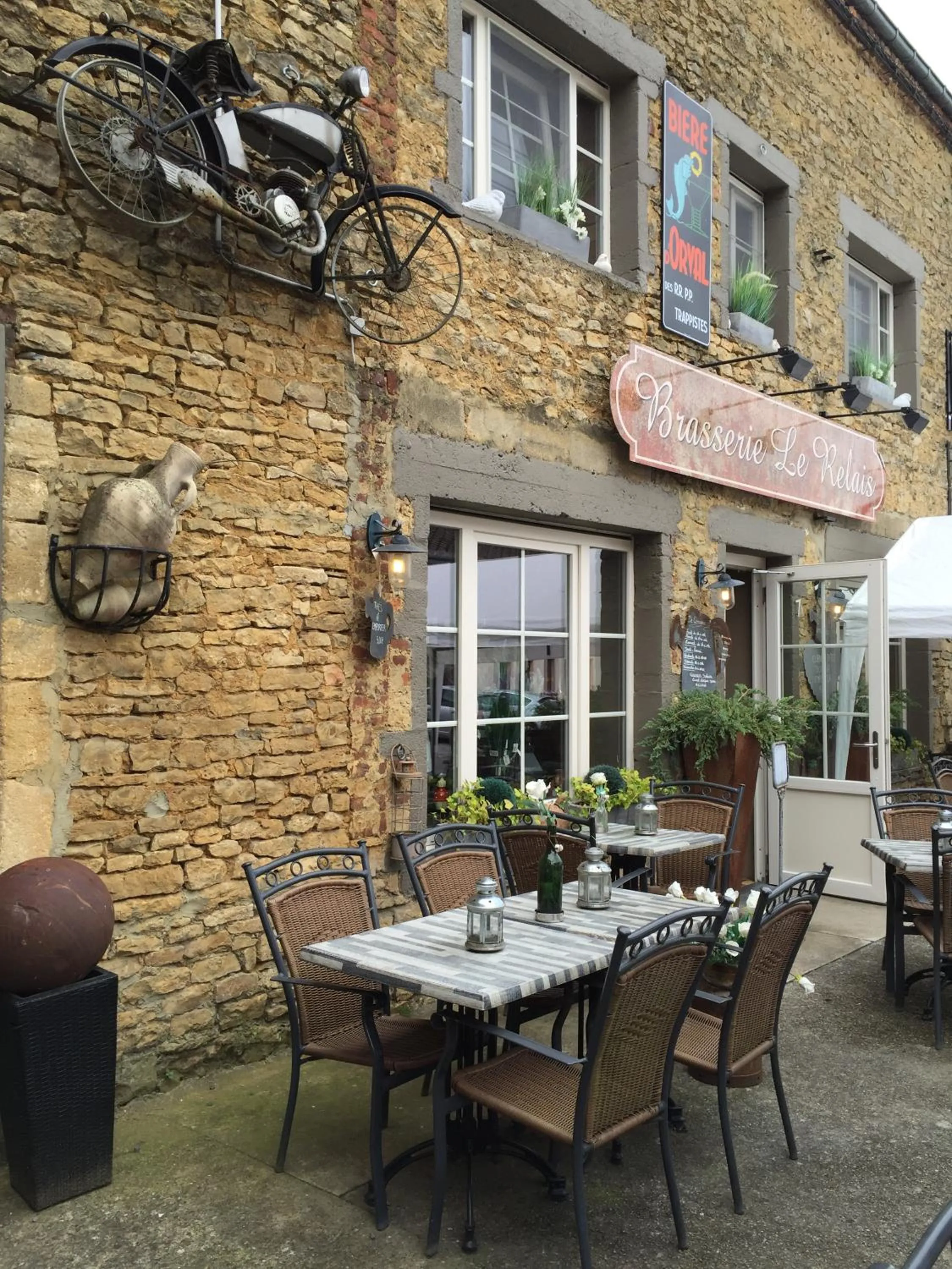 Property building in Le Relais de Chassepierre