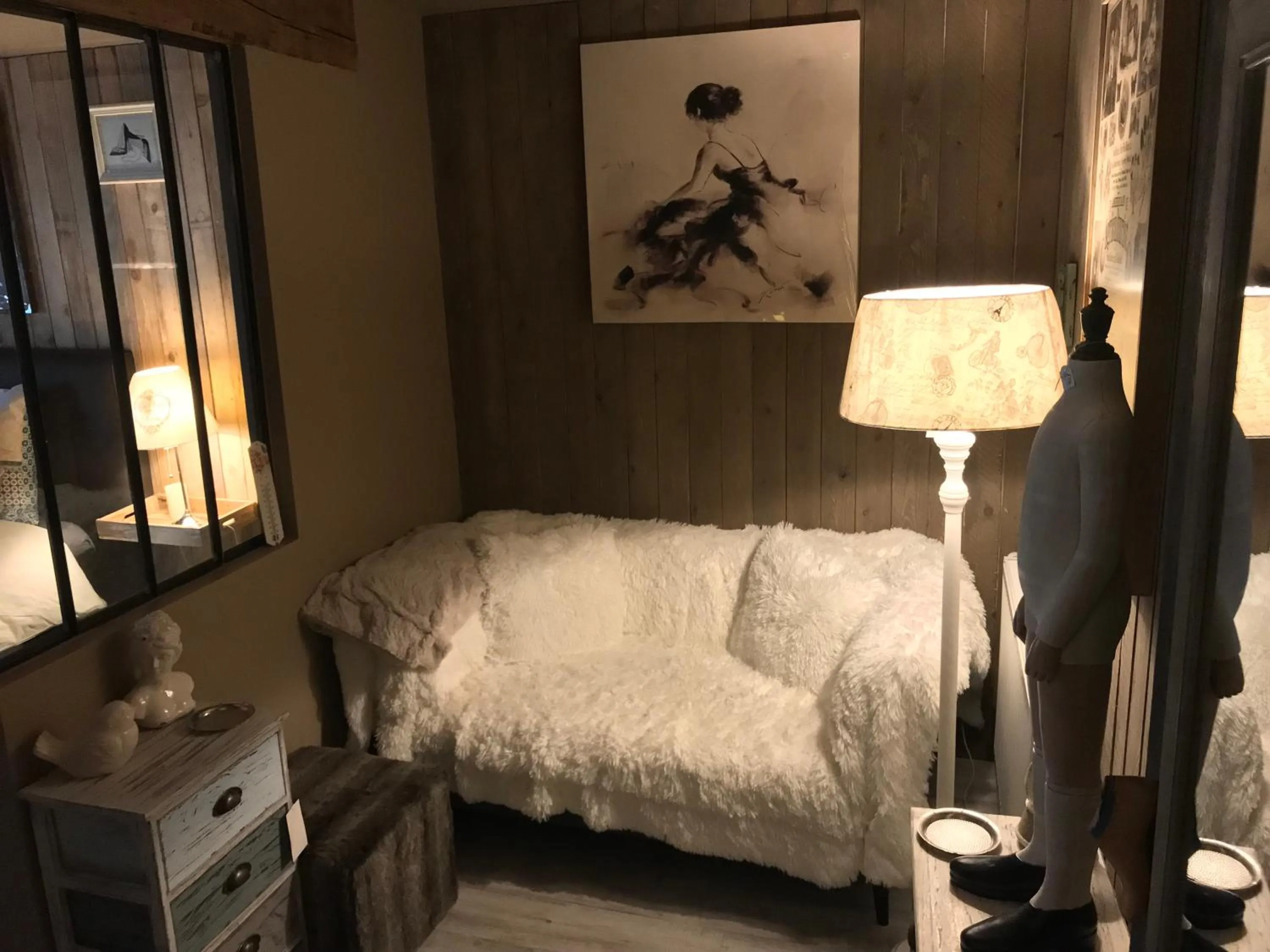 Decorative detail, Bed in Le Relais de Chassepierre