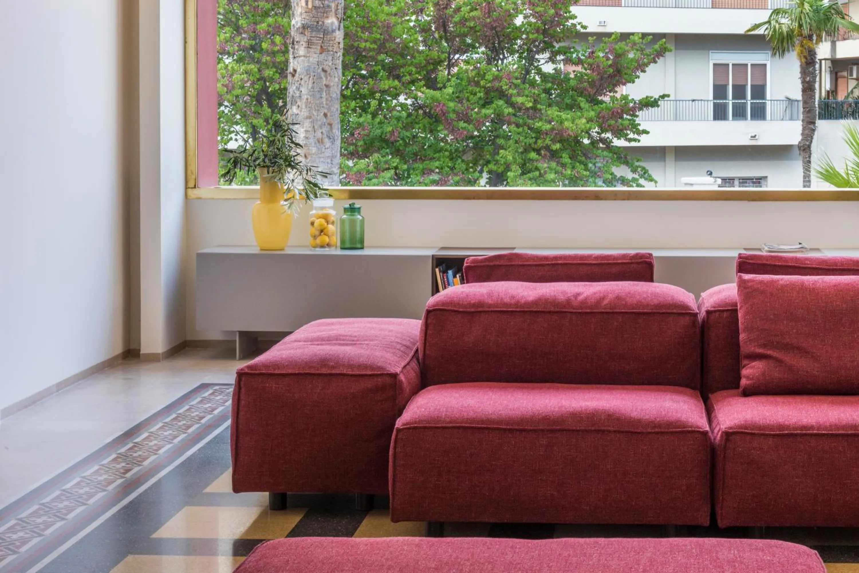 Communal lounge/ TV room in Giardini Mon Plaisir