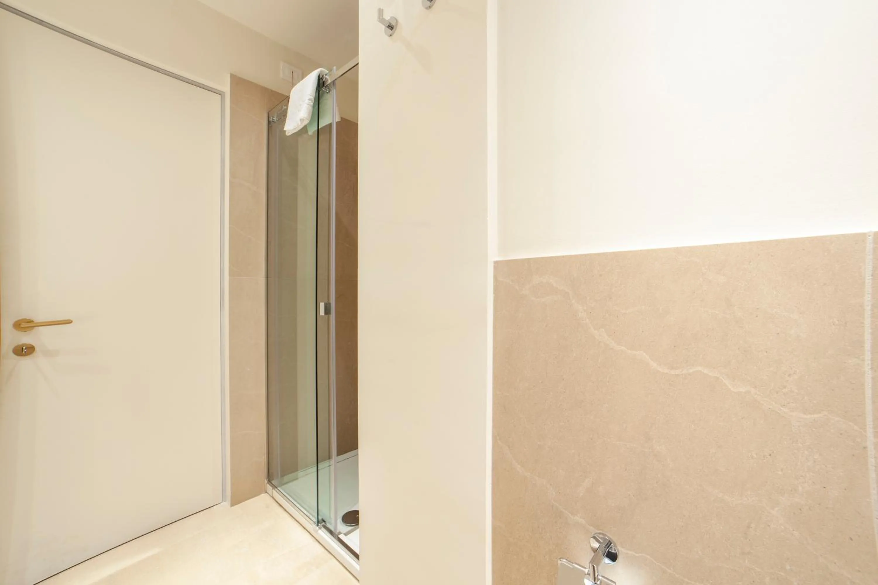 Shower in Giardini Mon Plaisir