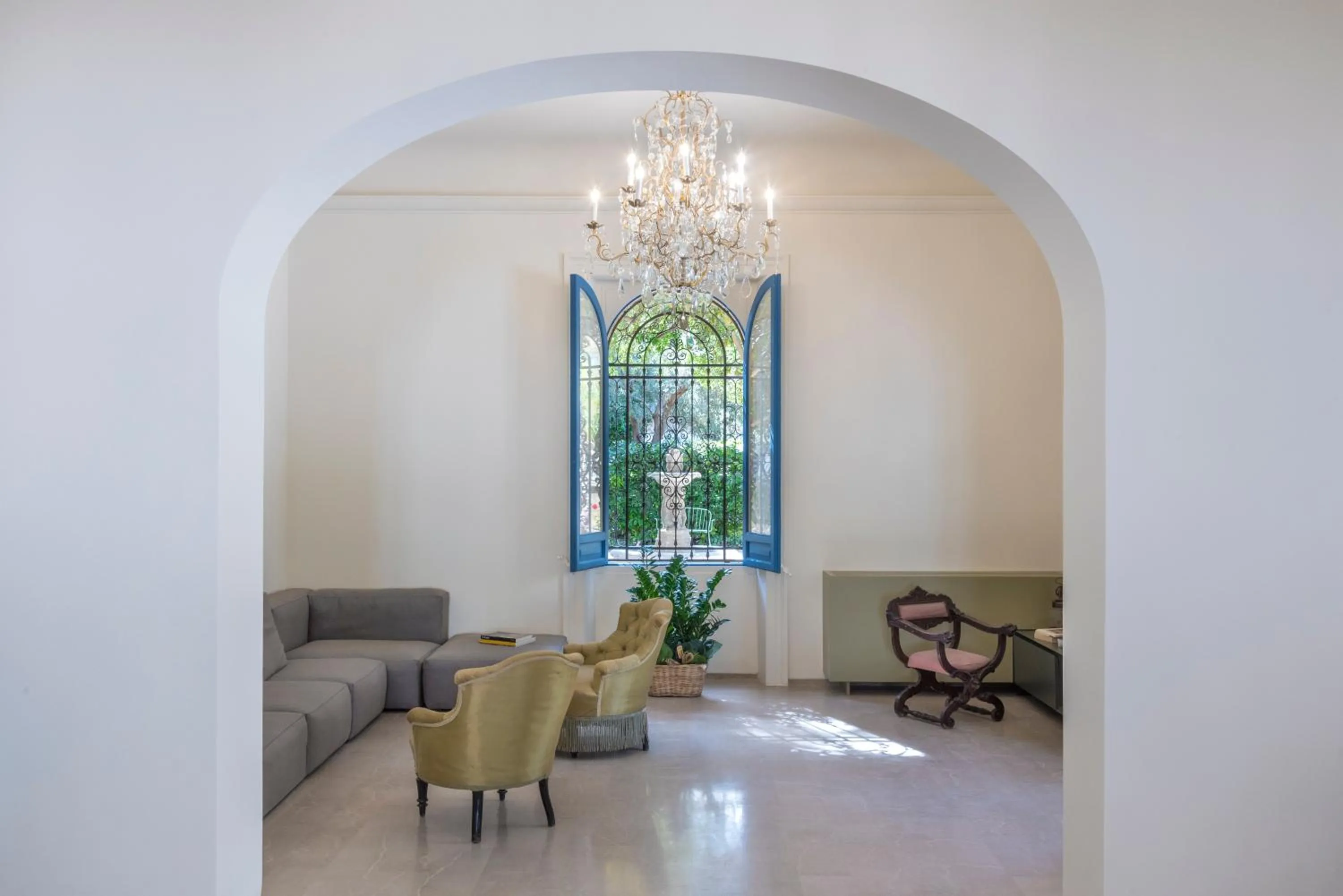 Communal lounge/ TV room in Giardini Mon Plaisir