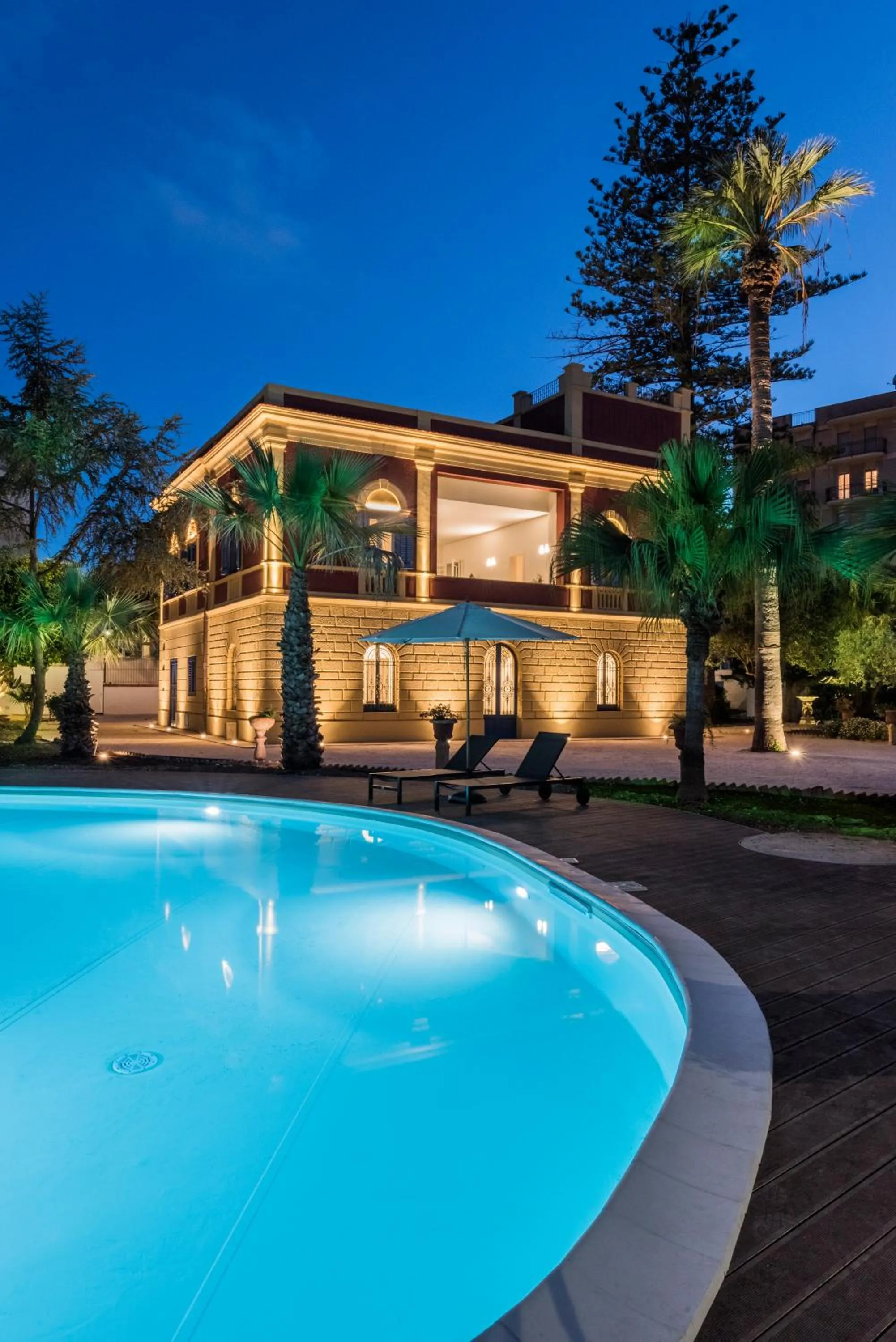 Property building in Giardini Mon Plaisir