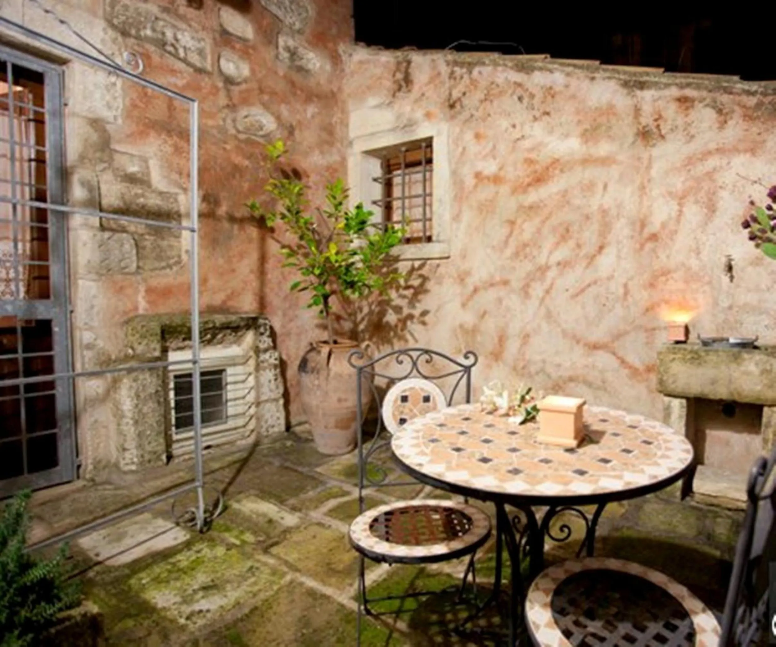 Decorative detail in Borgoterra