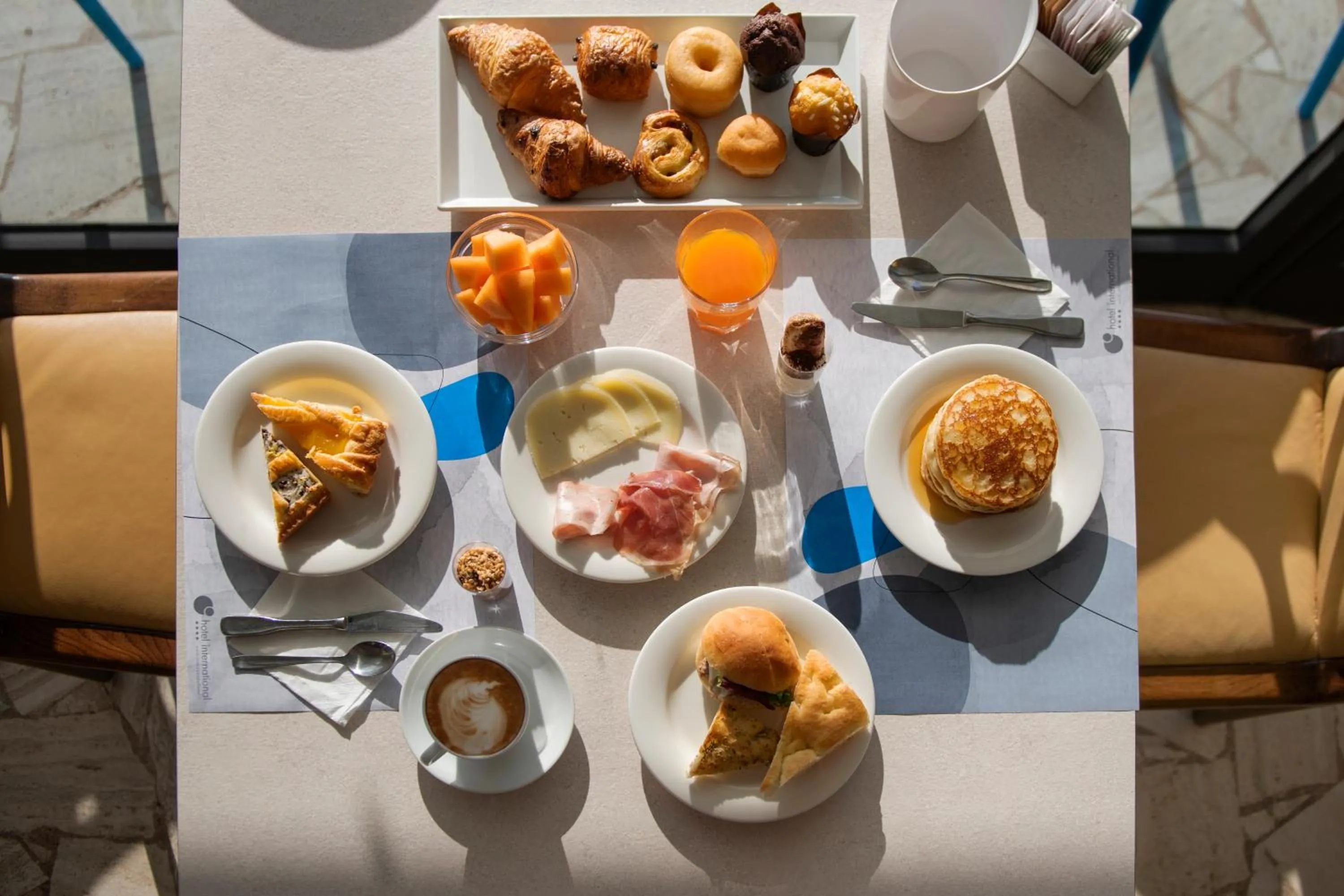 Breakfast in Hotel International