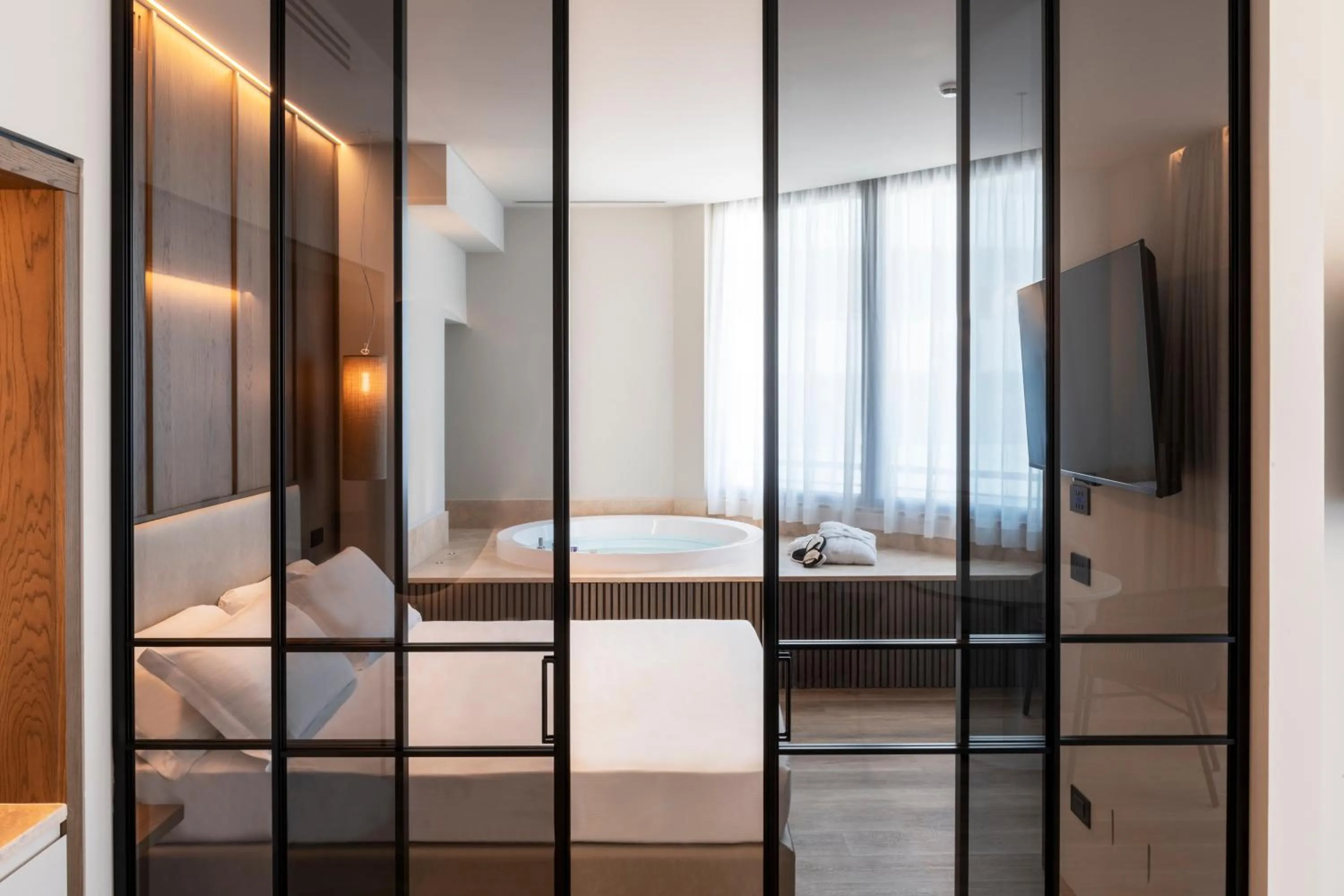 Bedroom, Bed in International Hotel & Suite