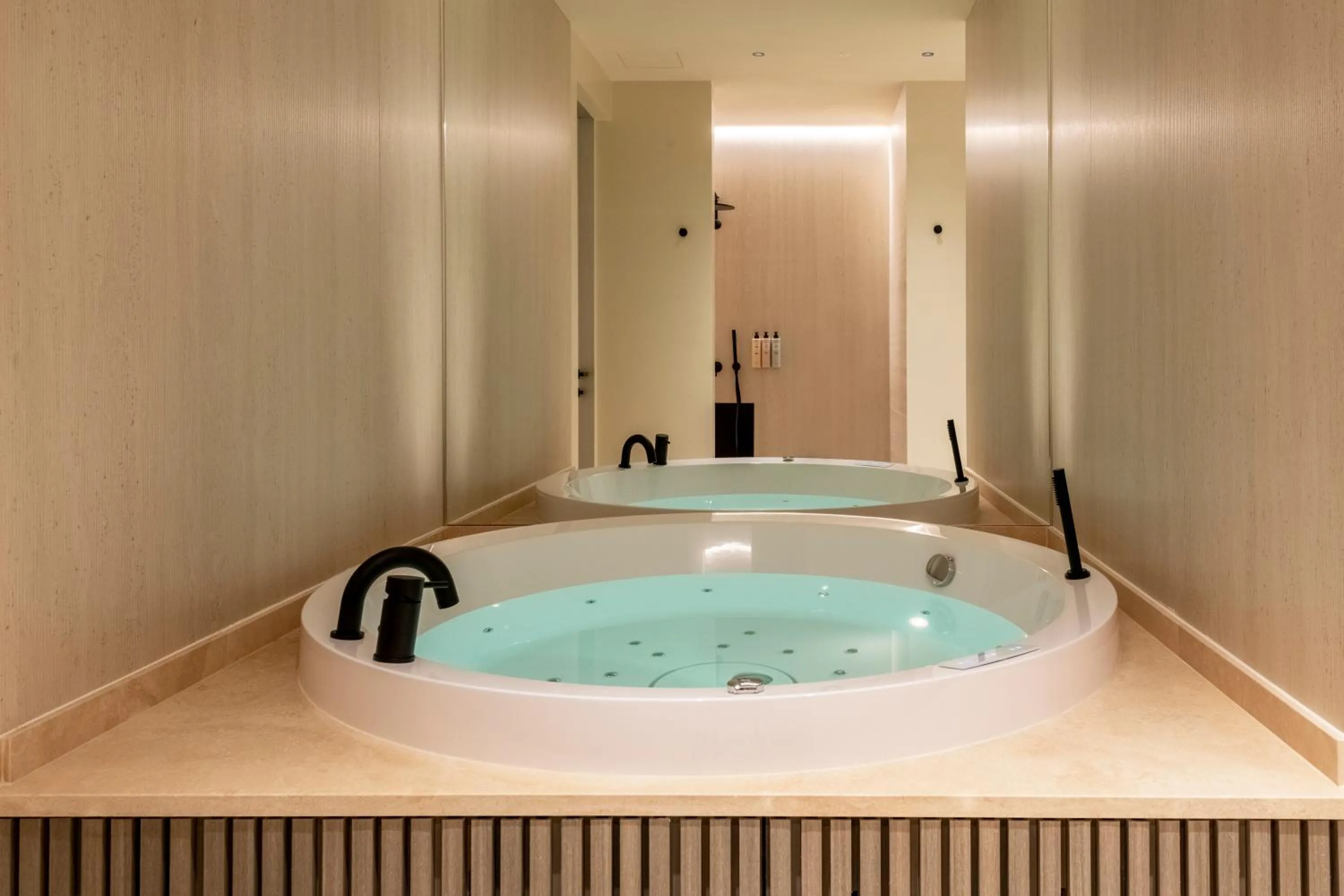 Hot Tub in International Hotel & Suite