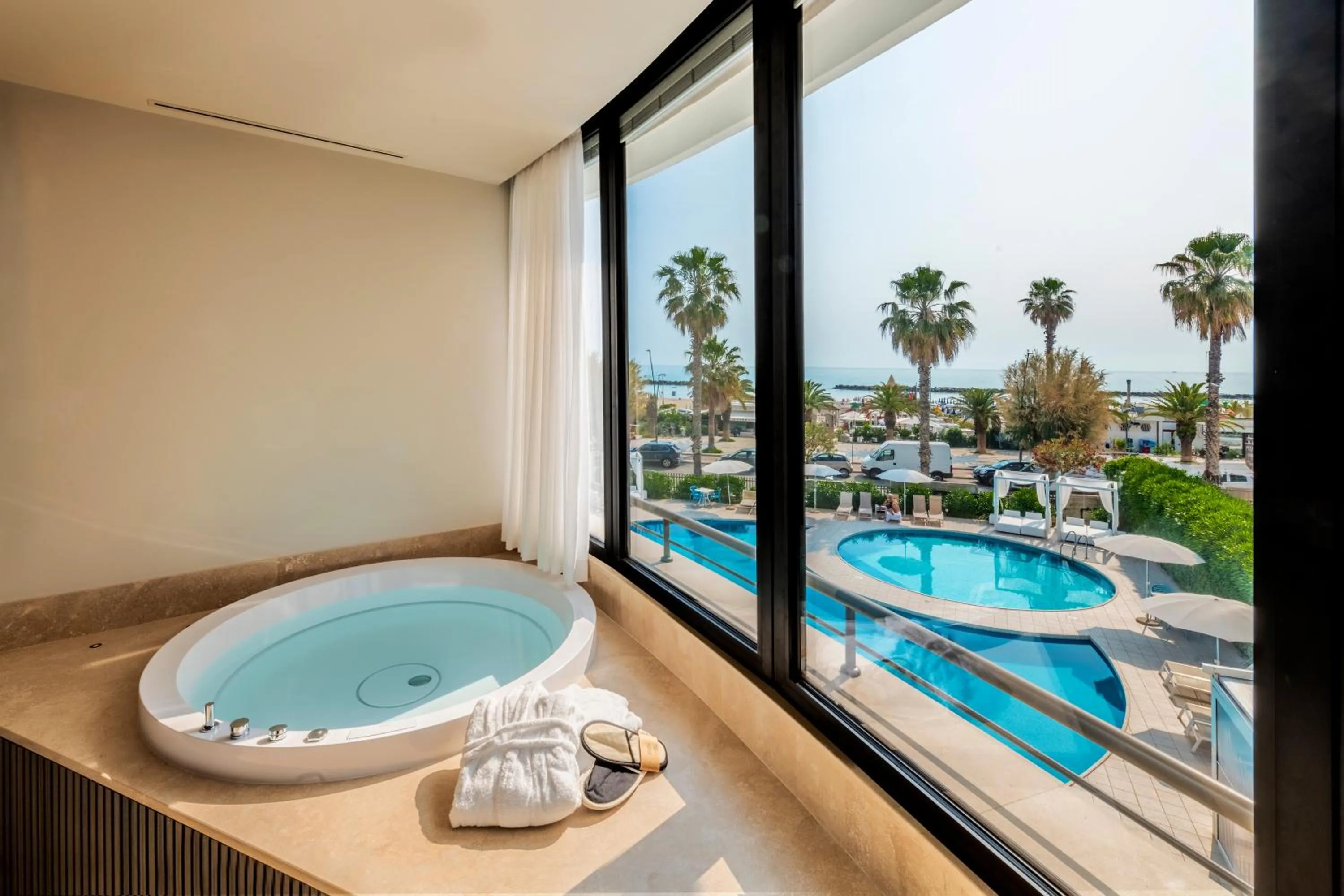 Hot Tub in International Hotel & Suite