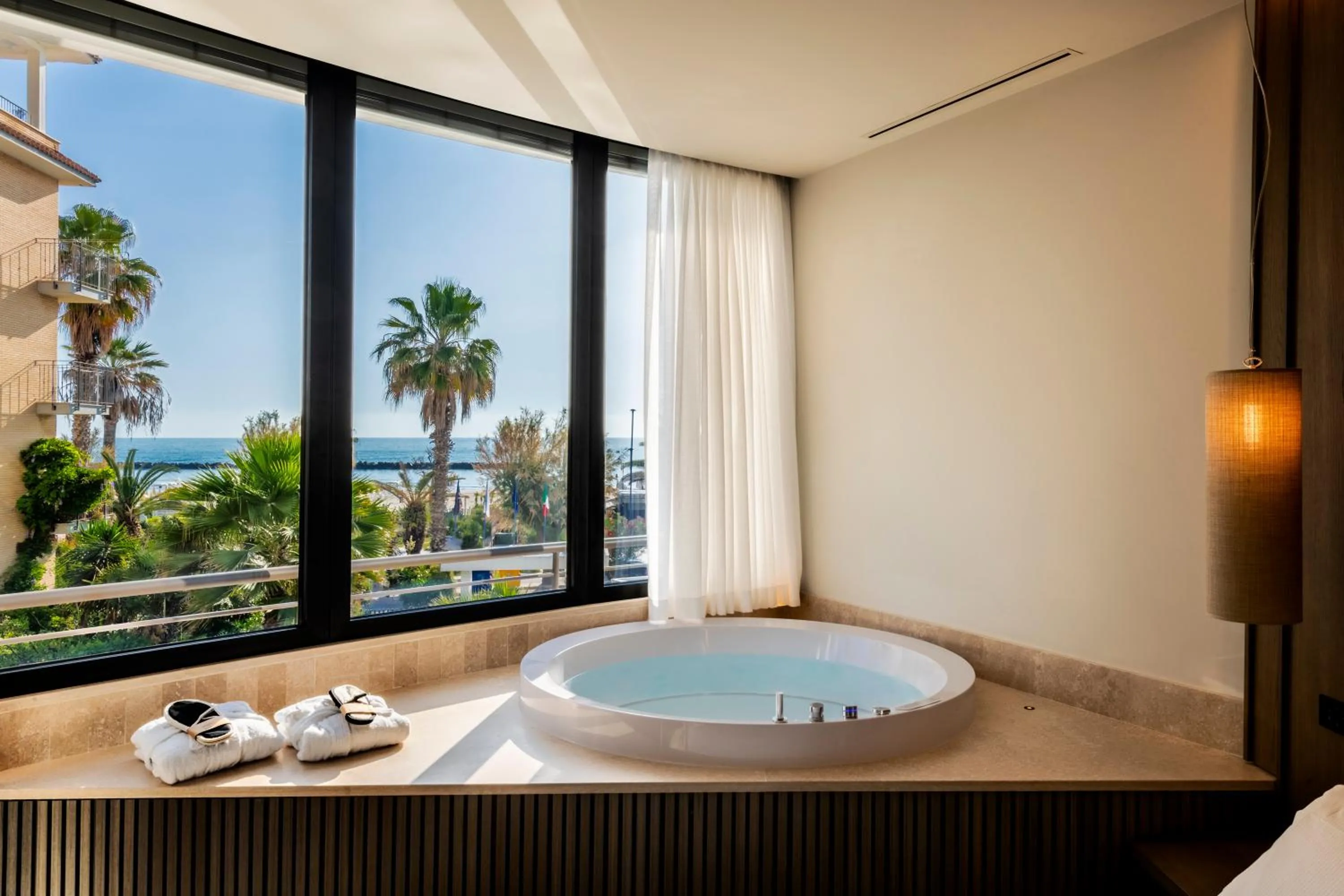 Hot Tub in International Hotel & Suite