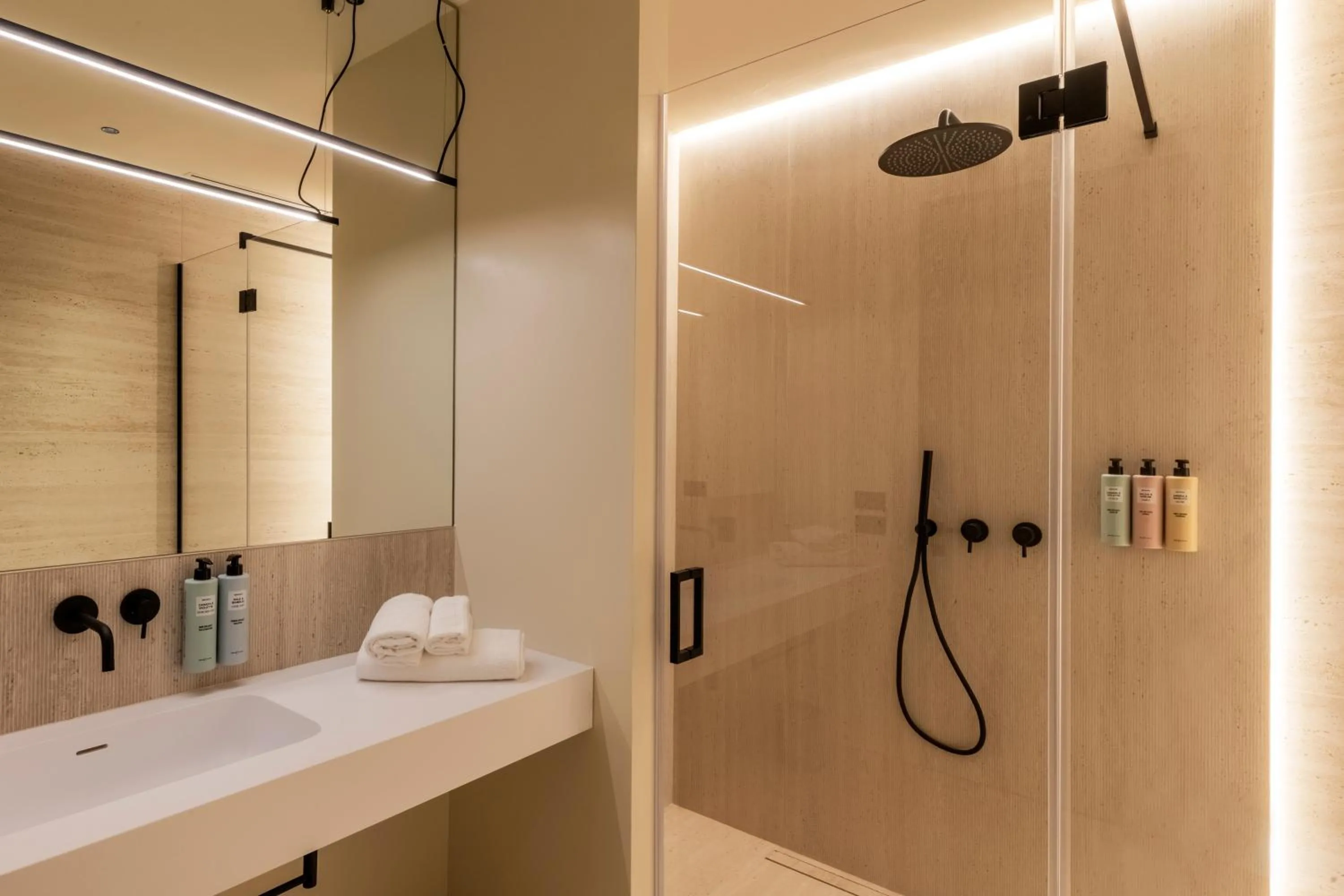Shower in International Hotel & Suite