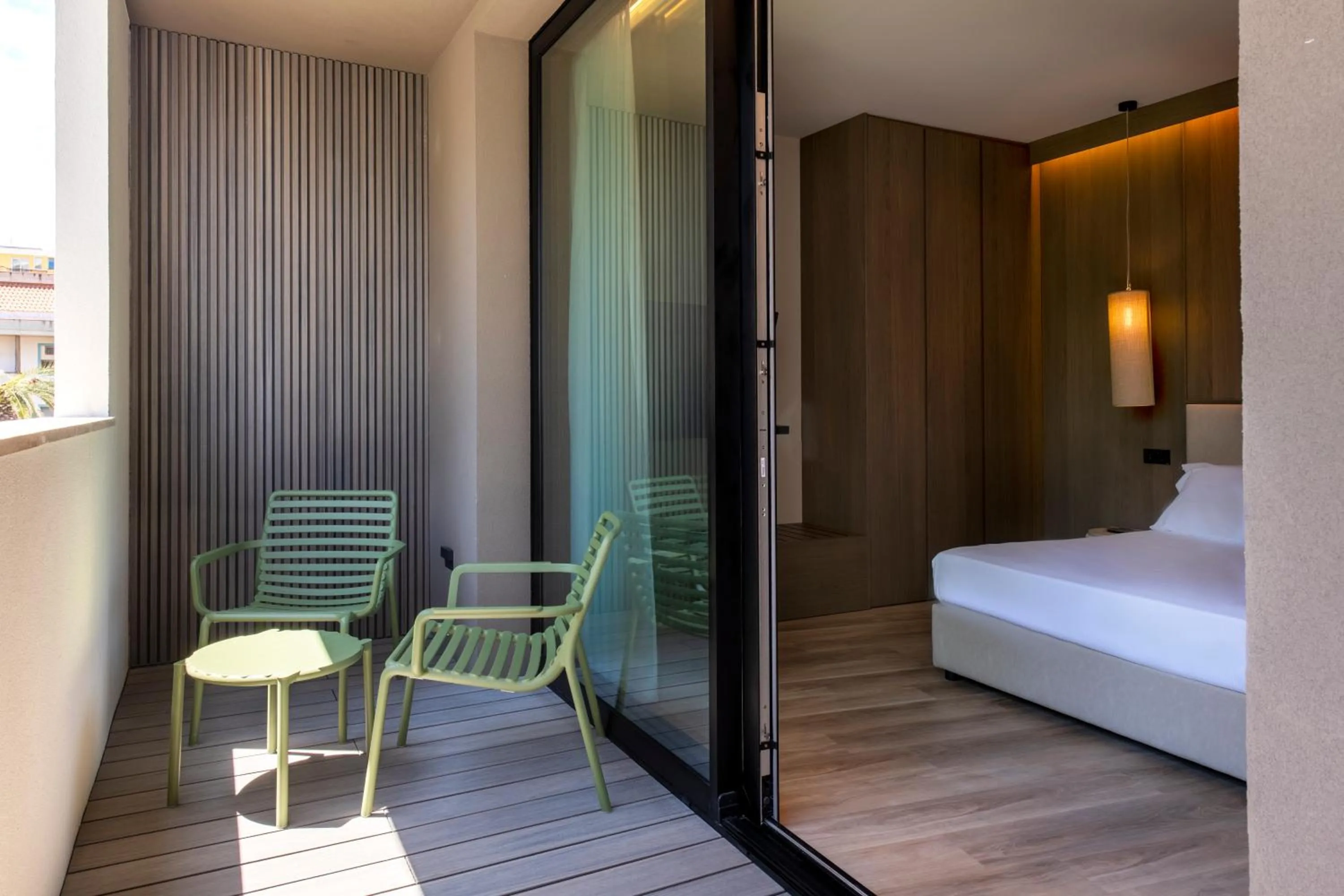 Balcony/Terrace, Bed in International Hotel & Suite