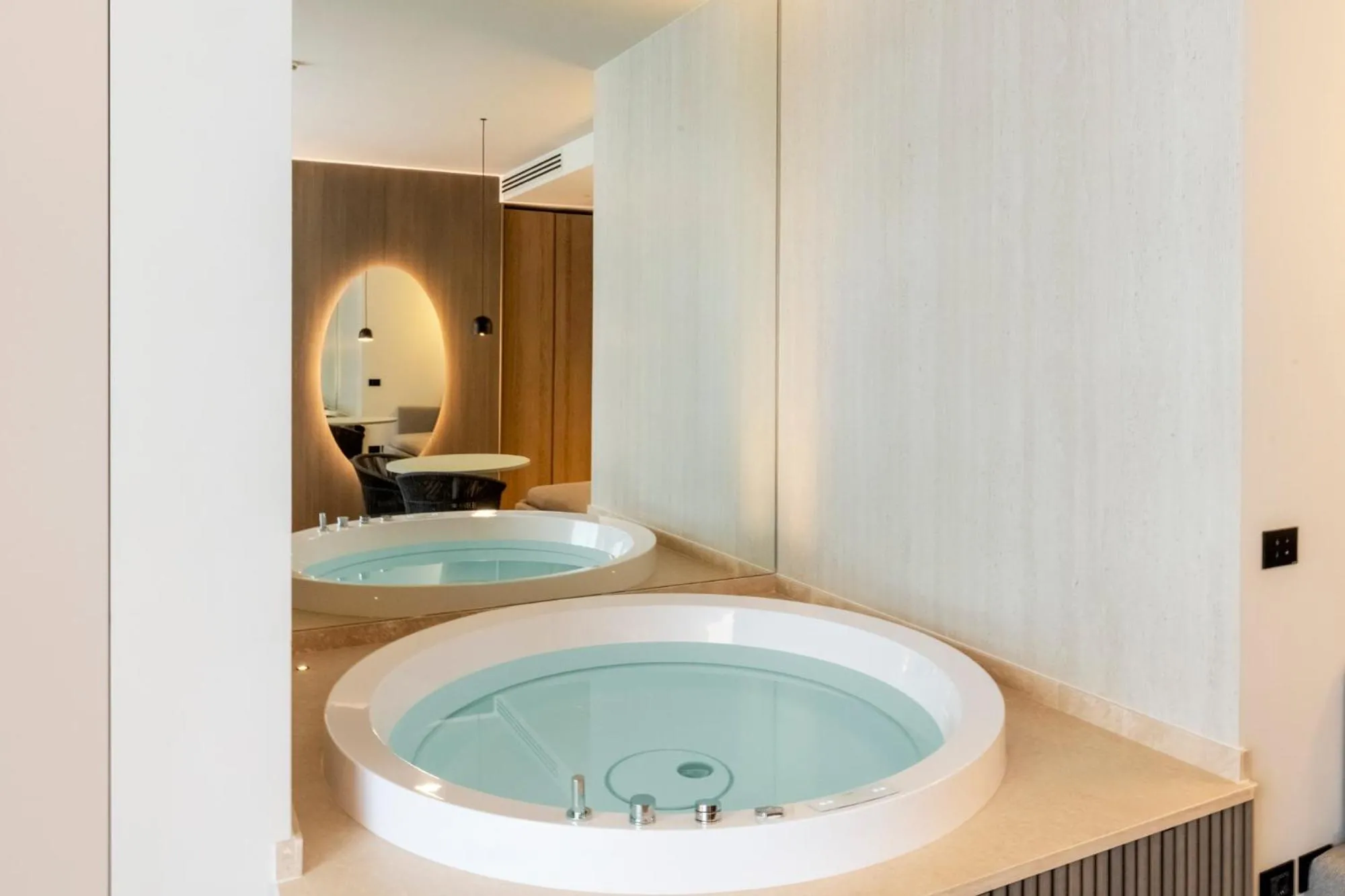 Hot Tub in International Hotel & Suite