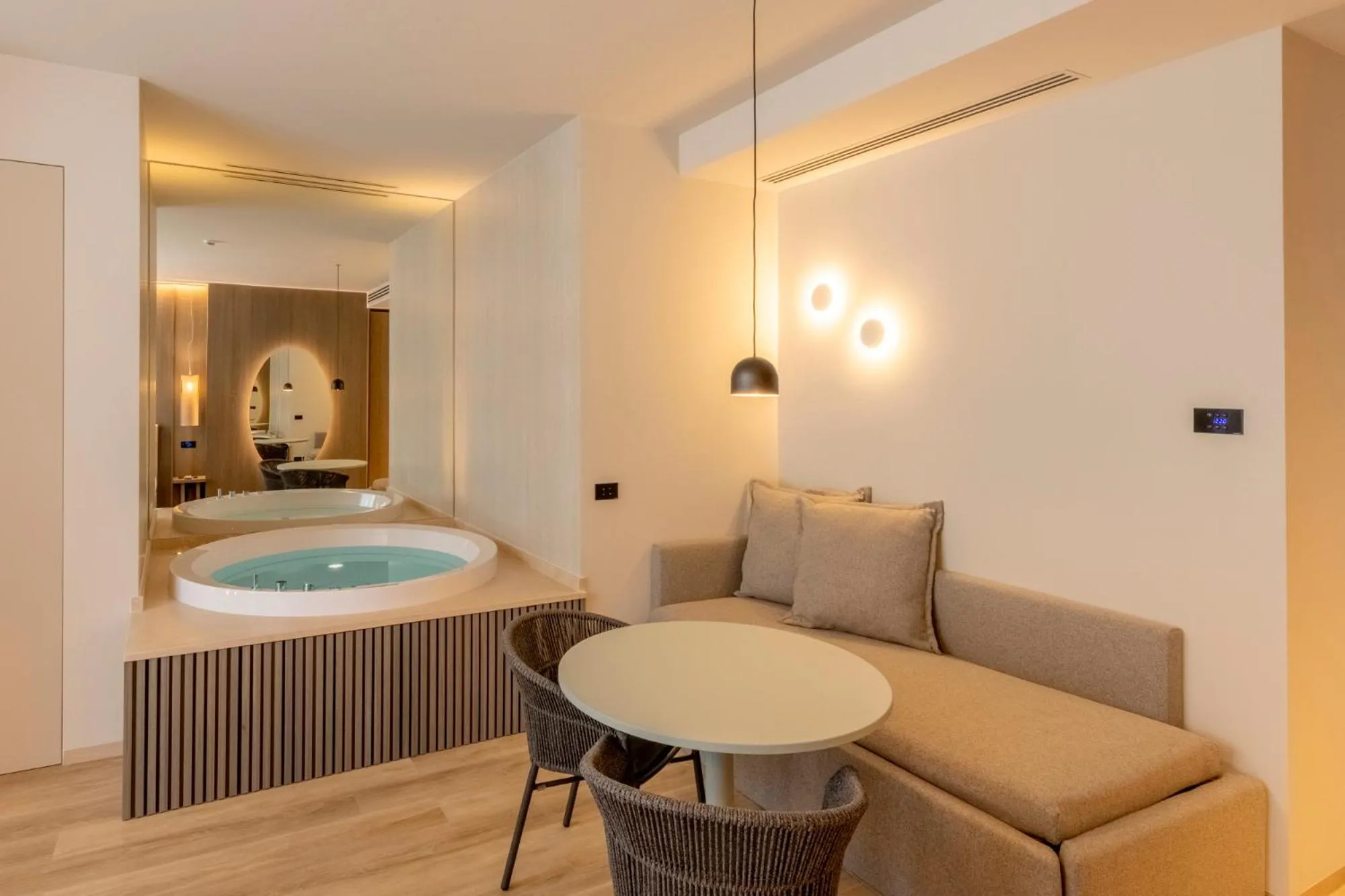 Hot Tub in International Hotel & Suite