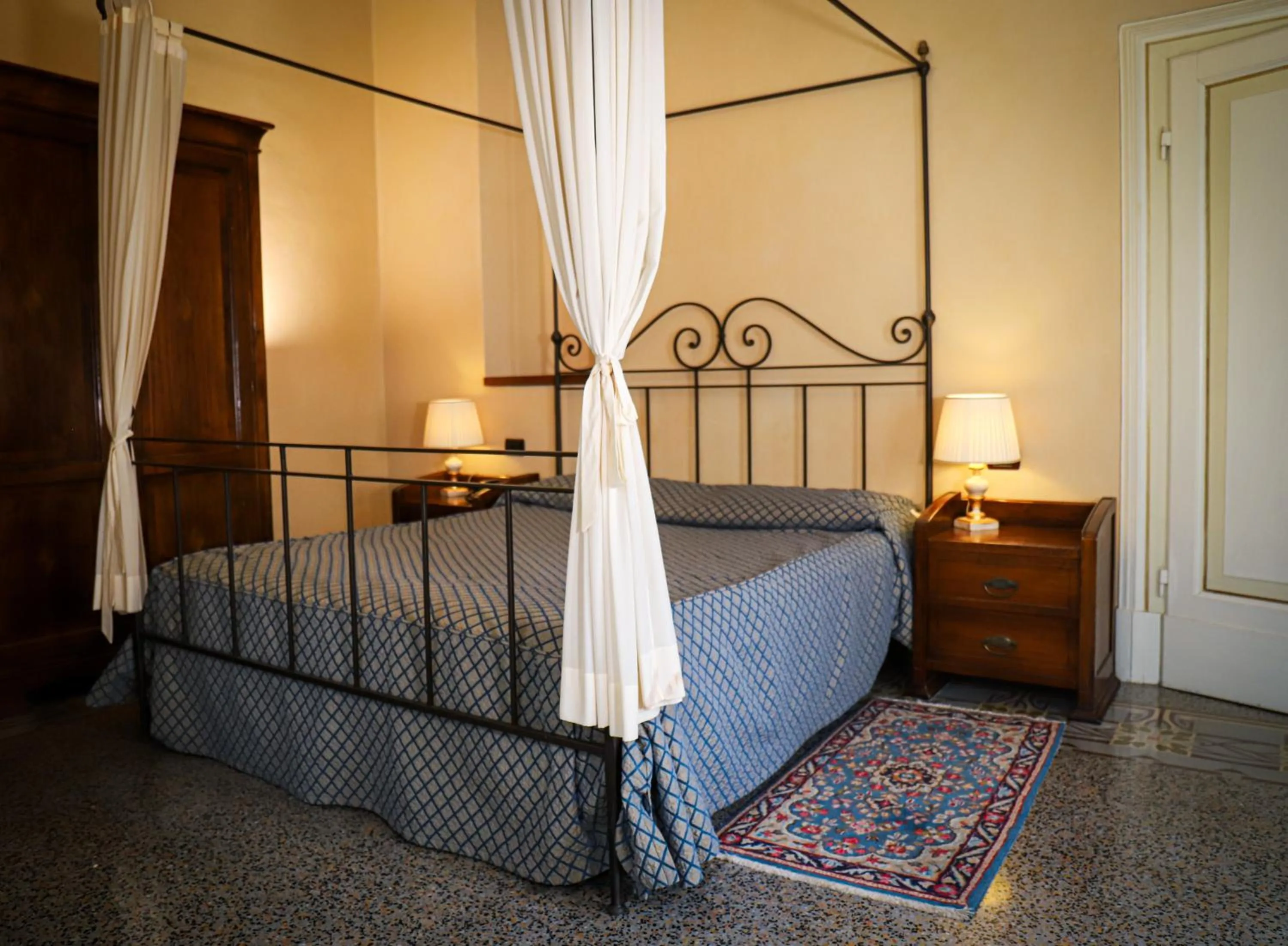 Bed in Castello Montegiove