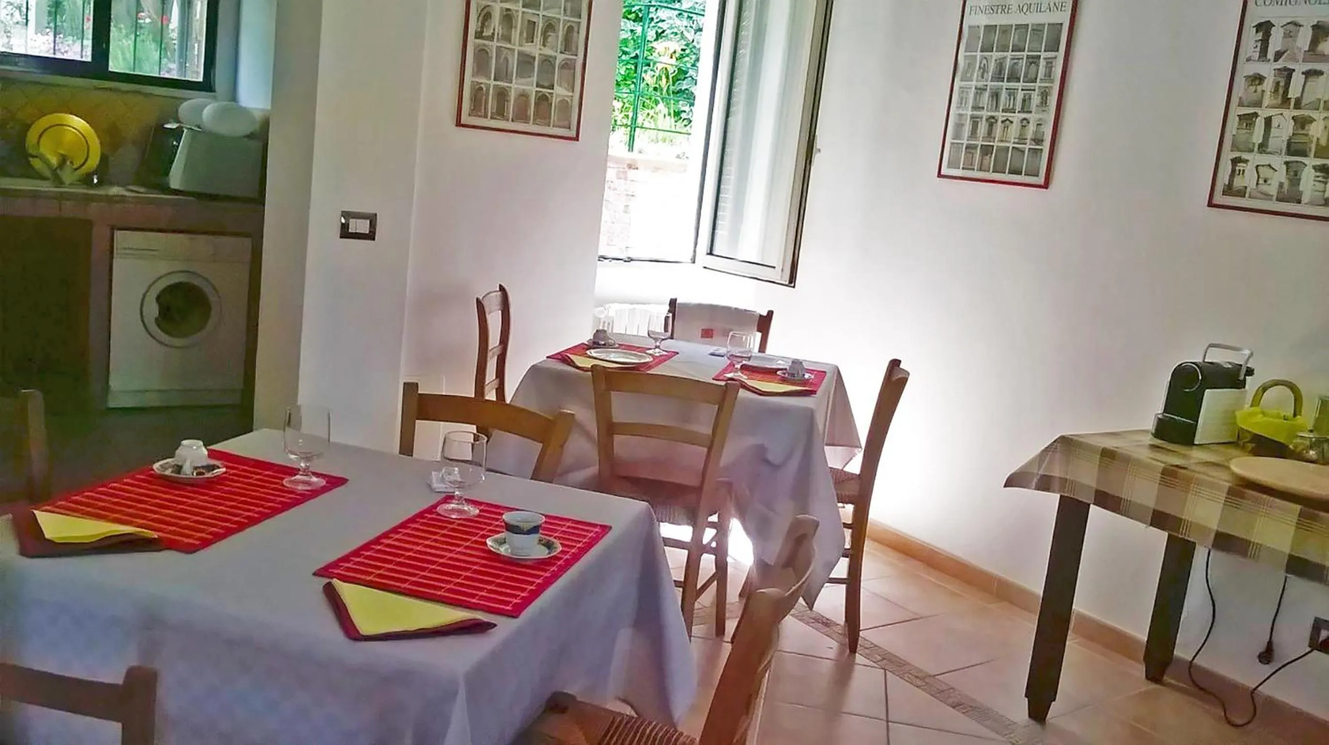 Dining area in B&B Porta Bazzano