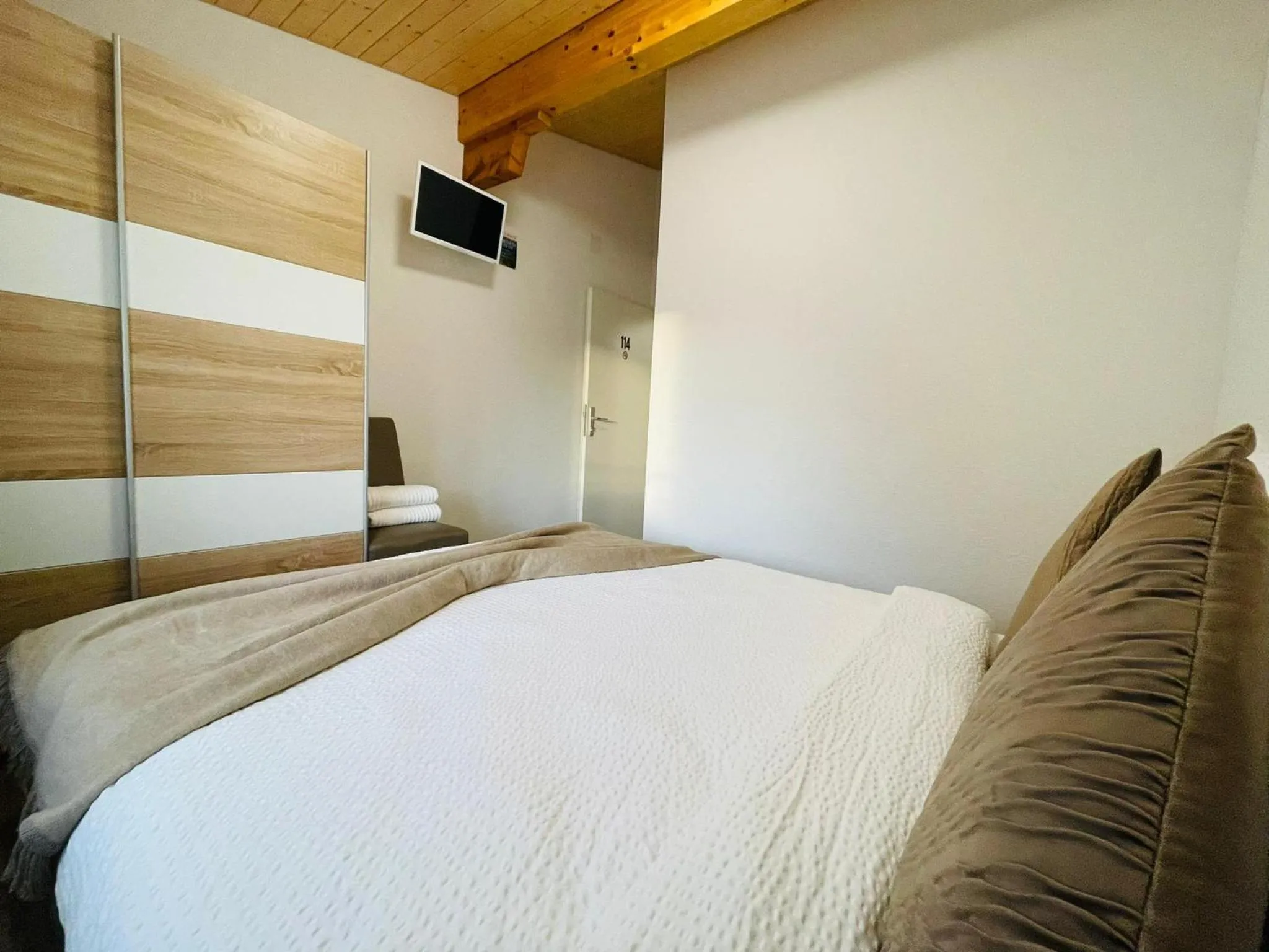 Bed in Swiss Chalet Holidays Ringgenberg