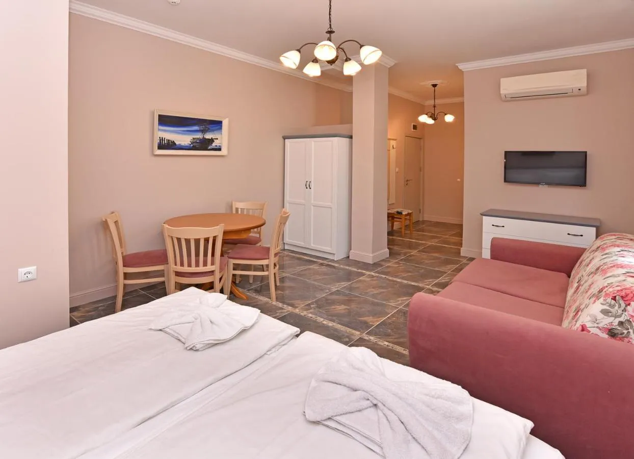 Shower, Bed in Sirena Palace Family Hotel