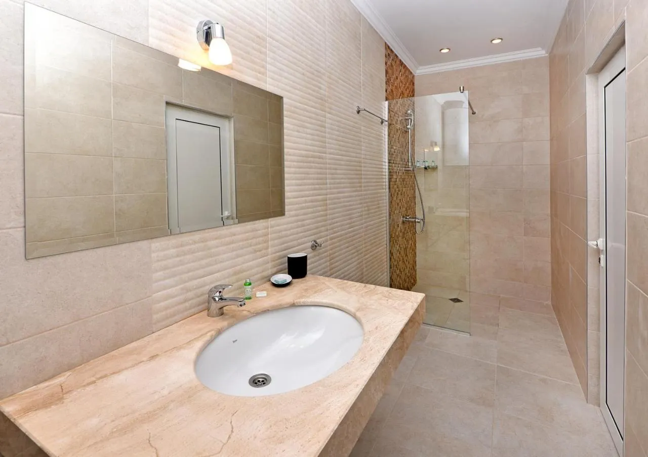 Shower in Sirena Palace Family Hotel