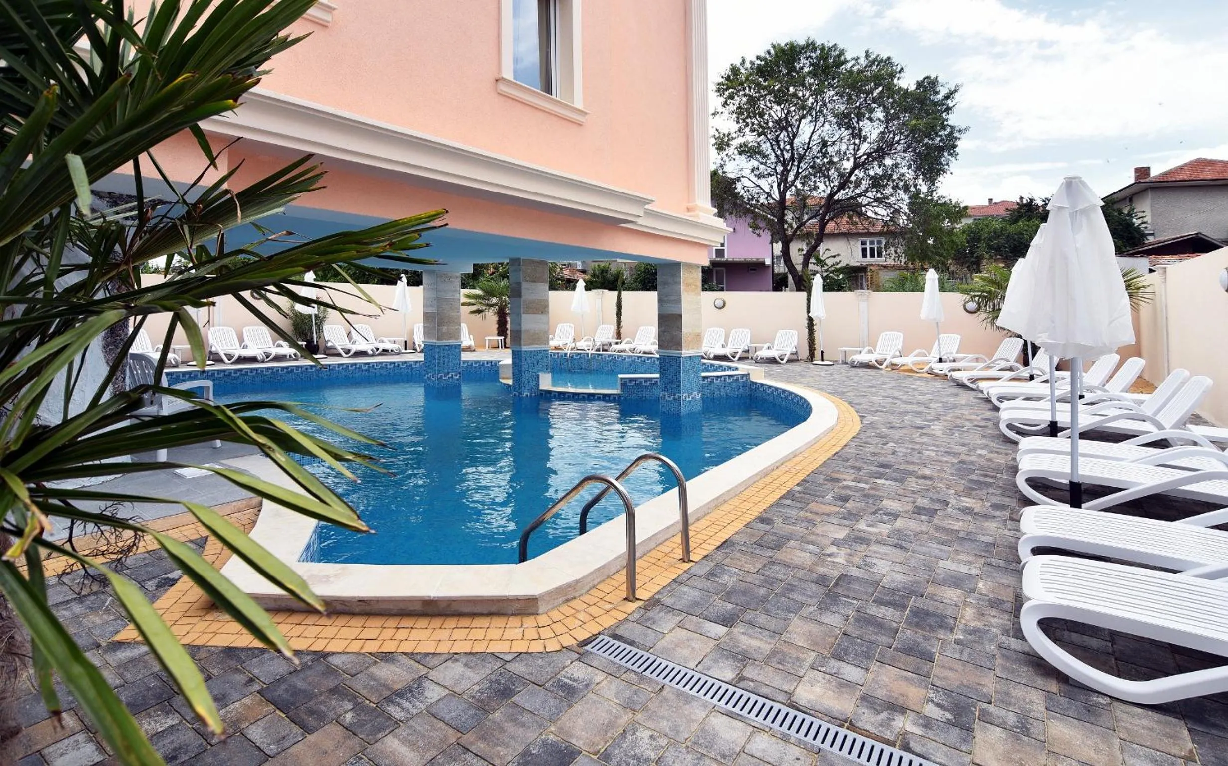 Swimming pool in Sirena Palace Family Hotel