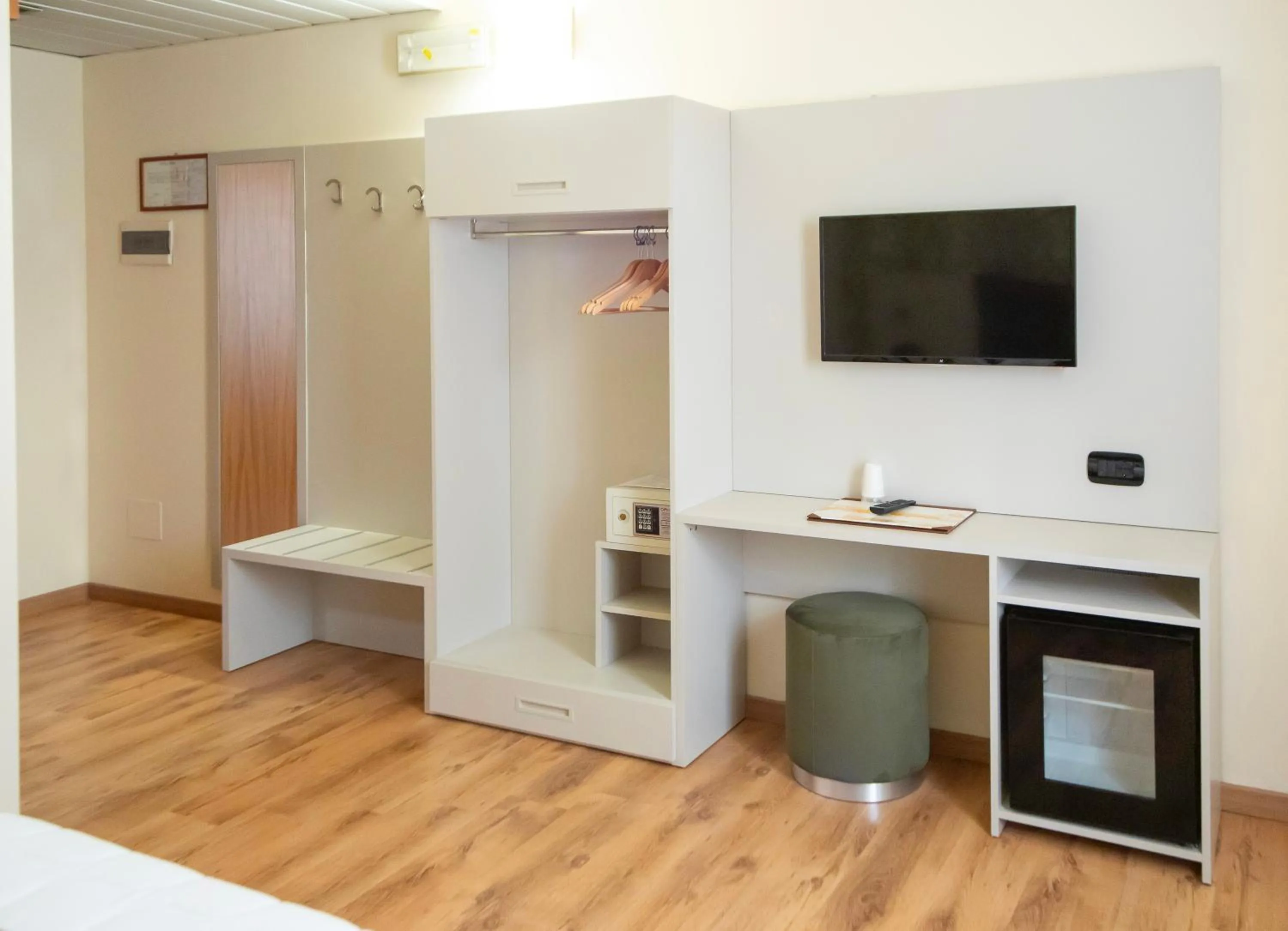 TV and multimedia in Hotel Riz B.B