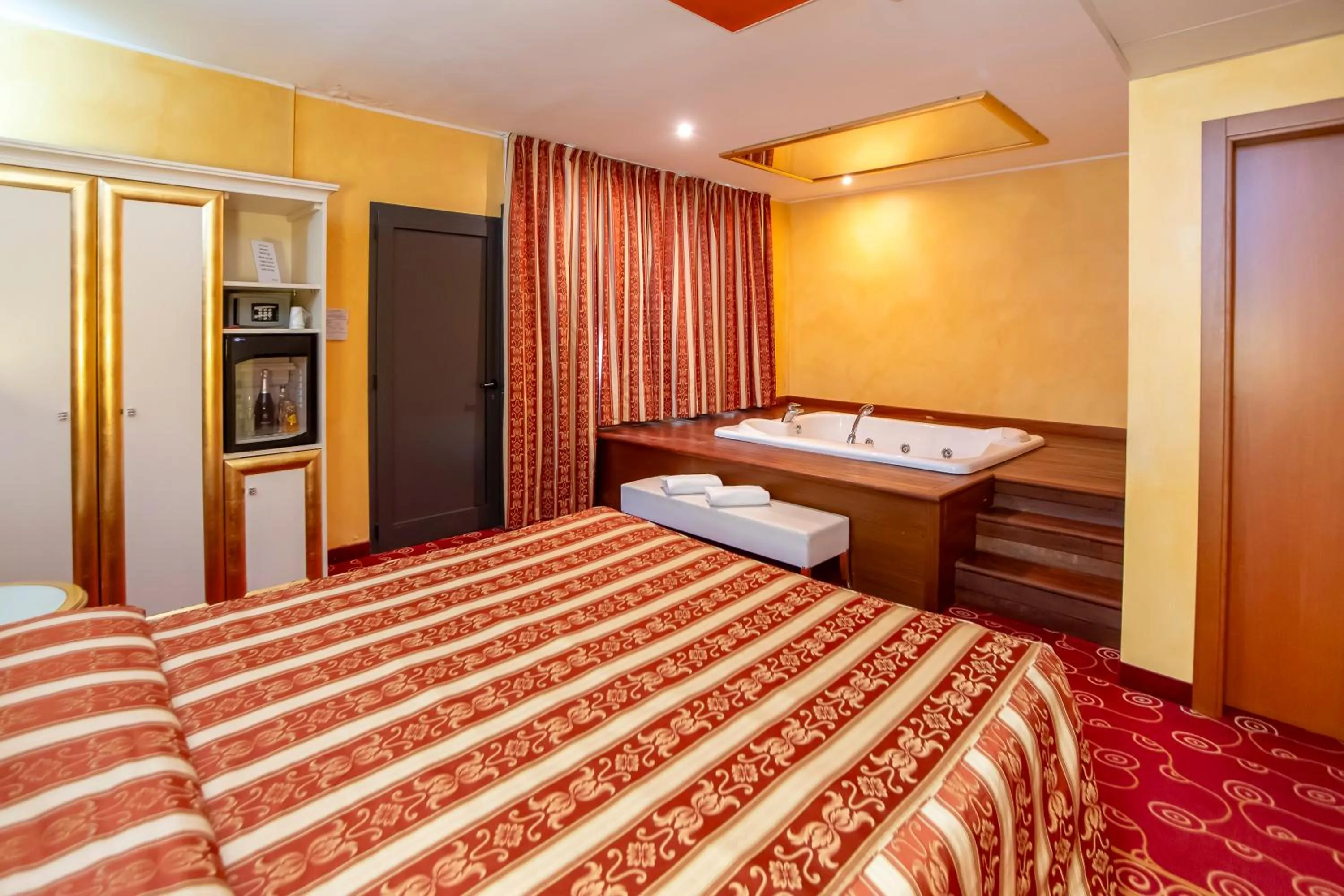 Sauna, Bed in Hotel Riz B.B