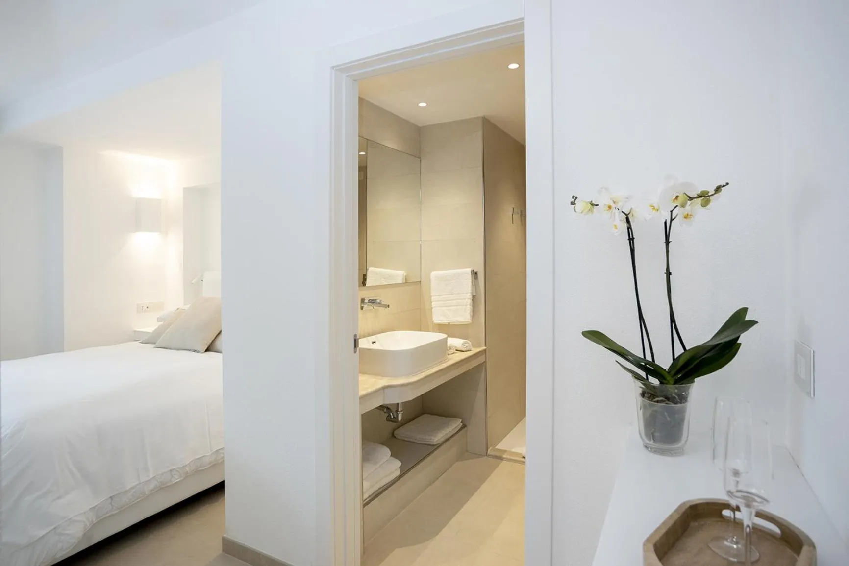 Bathroom, Bed in Pagoda Lifestyle Hotel