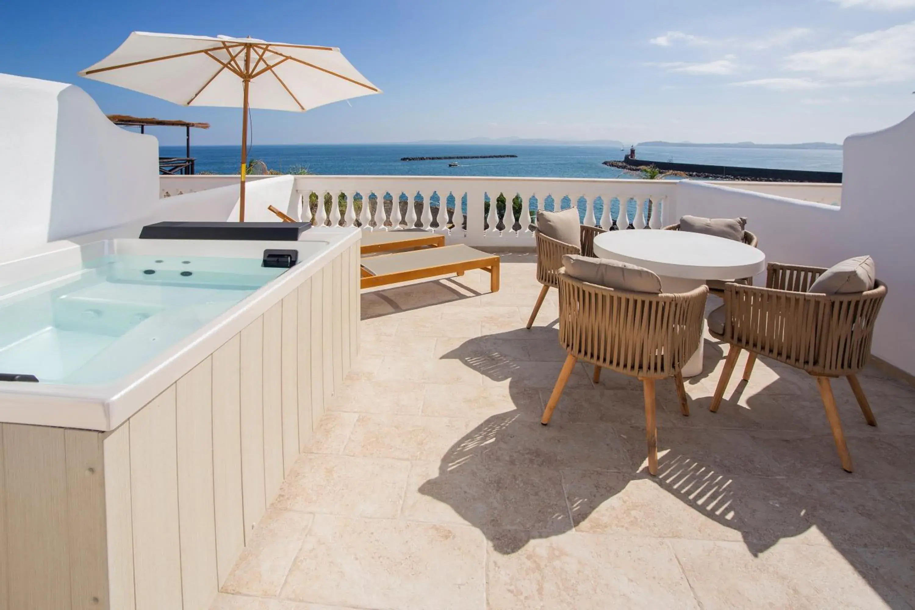 Suite with Private Pool in Pagoda Lifestyle Hotel Suite with Private Pool in Pagoda Lifestyle Hotel