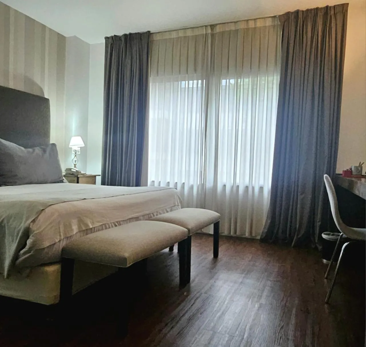 Photo of the whole room, Bed in Be Hollywood!