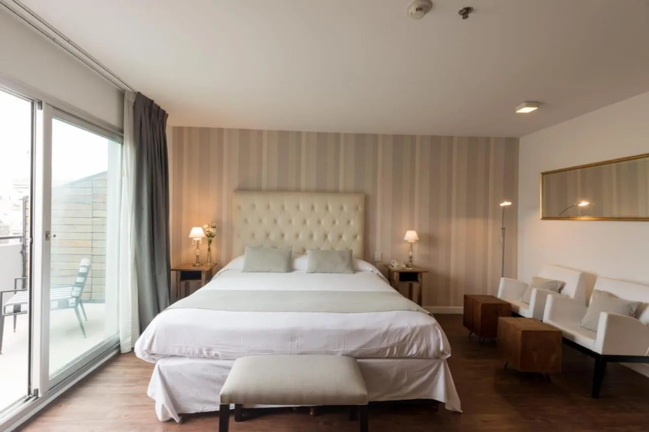 Property building, Bed in Be Hollywood!