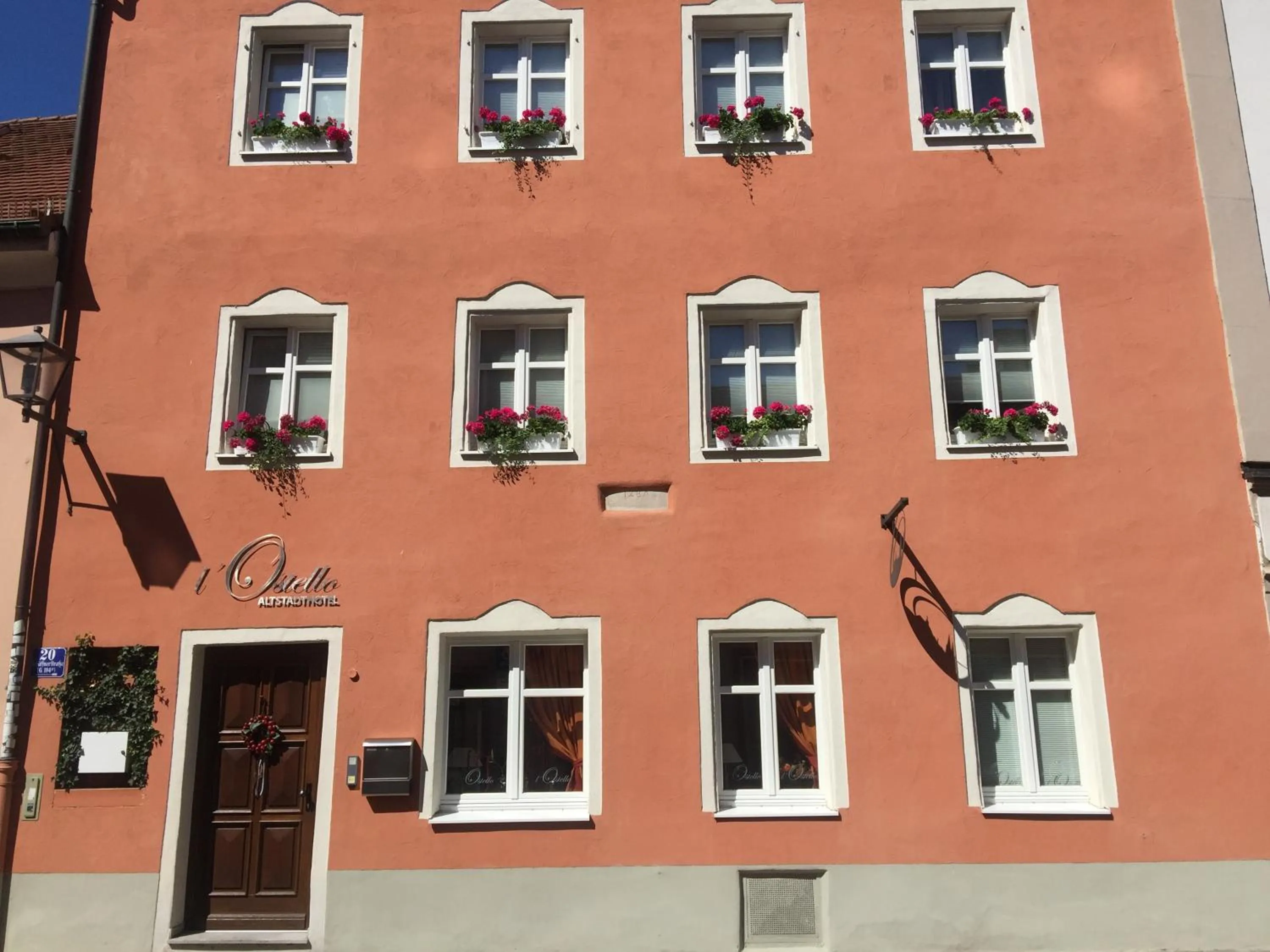 Facade/entrance in L'Ostello Altstadthotel
