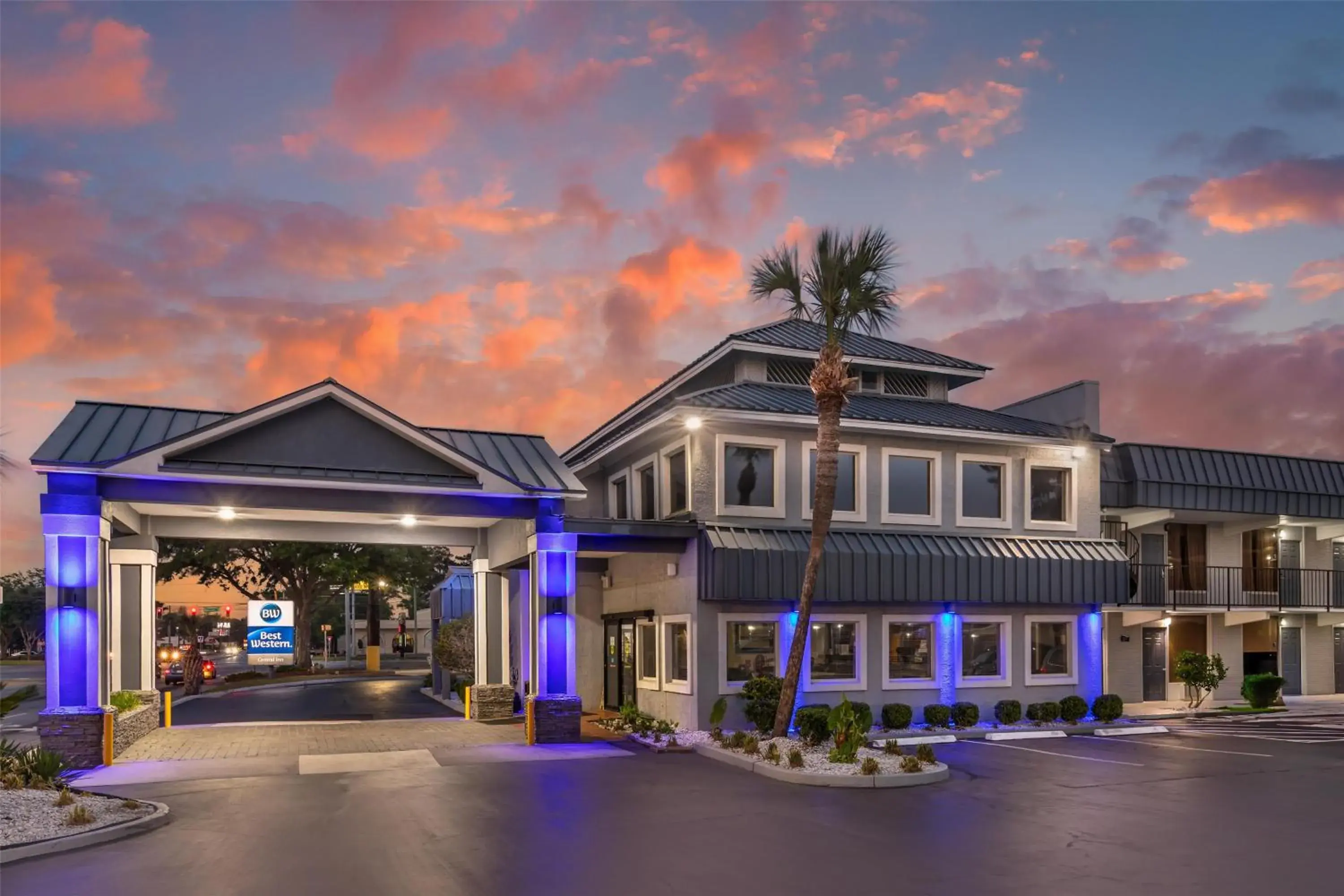 Property building in Best Western Central Inn Property building in Best Western Central Inn