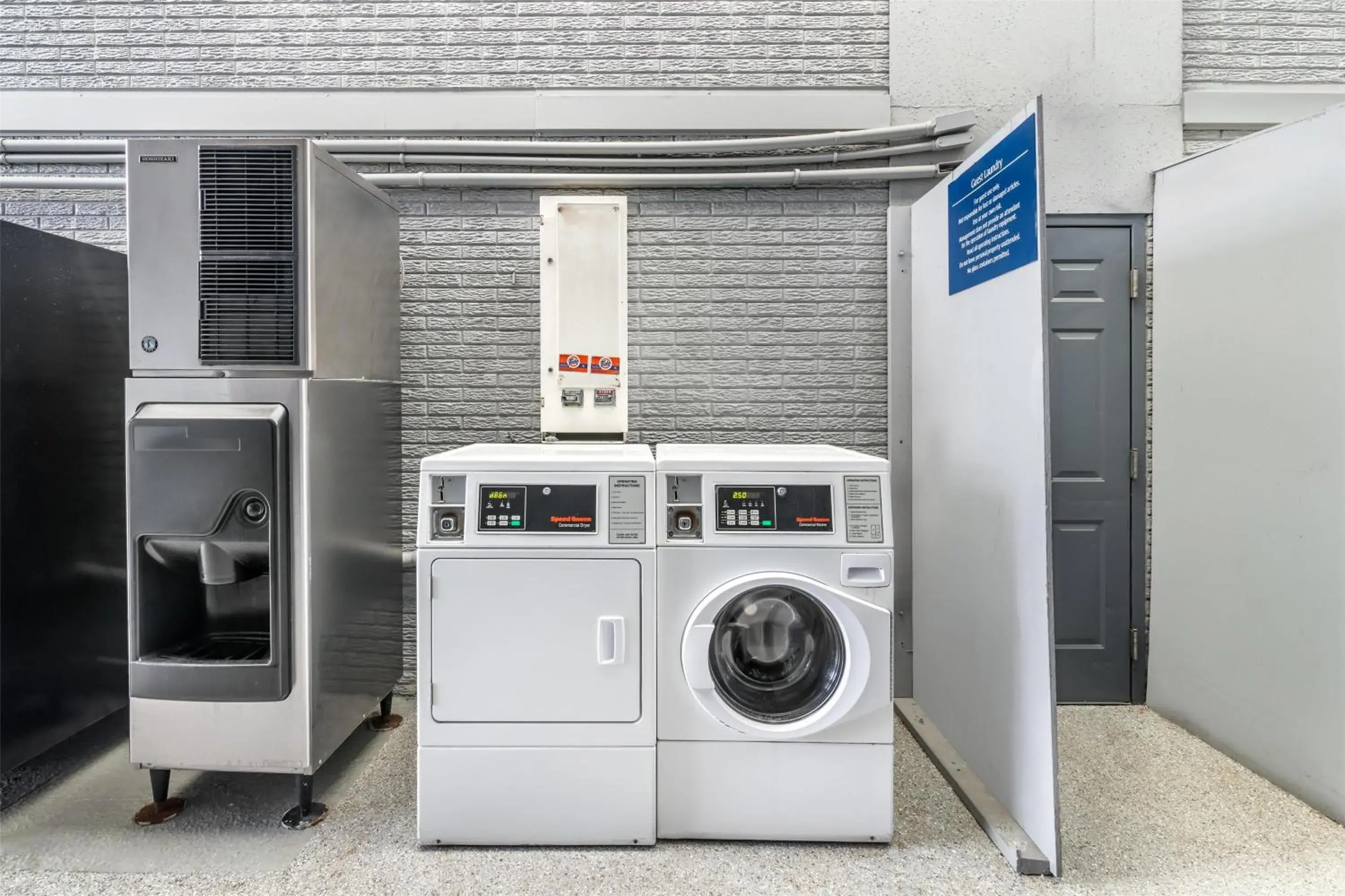 Property building in Best Western Central Inn Property building in Best Western Central Inn