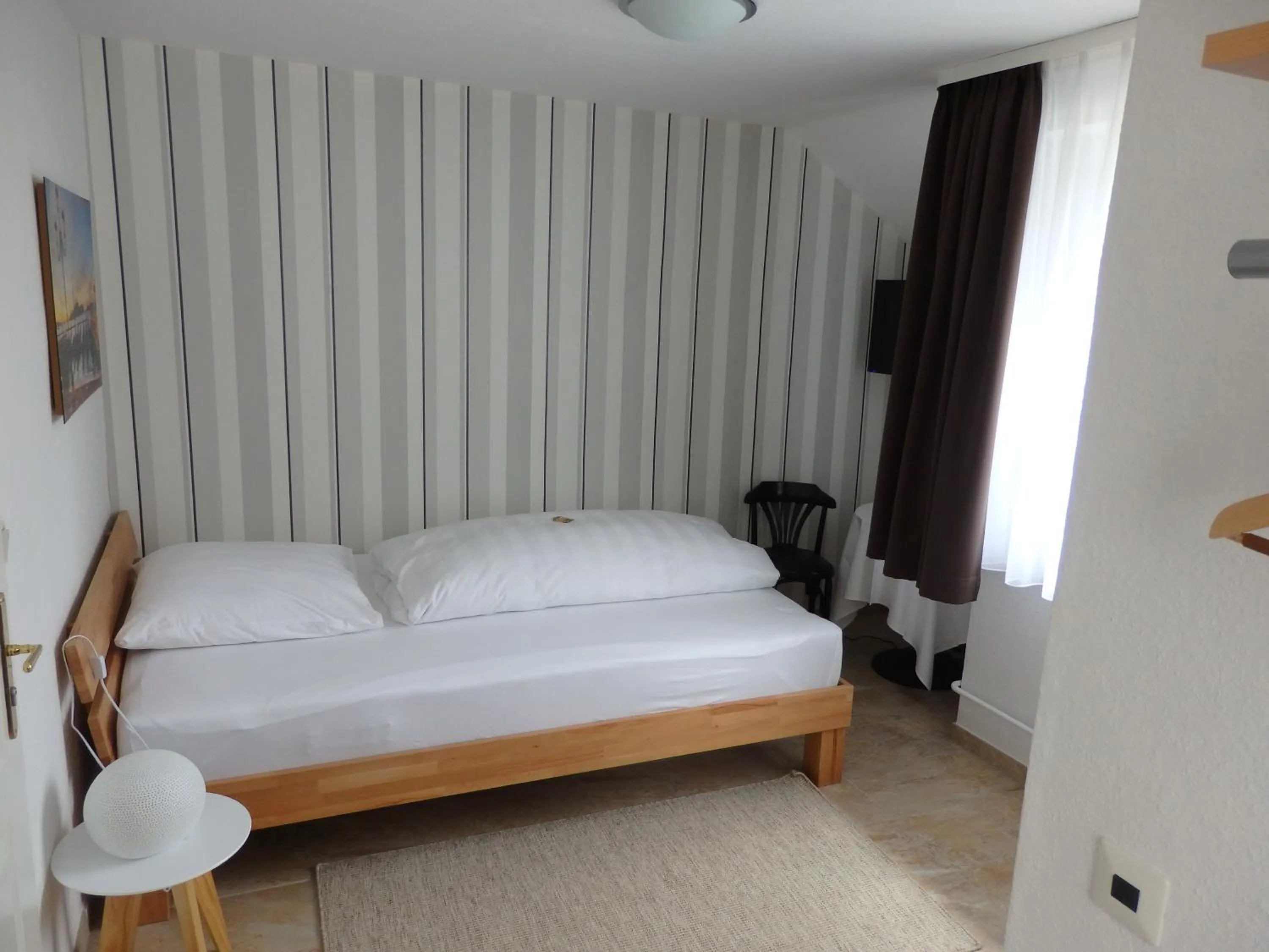 Photo of the whole room, Bed in Zur Saale