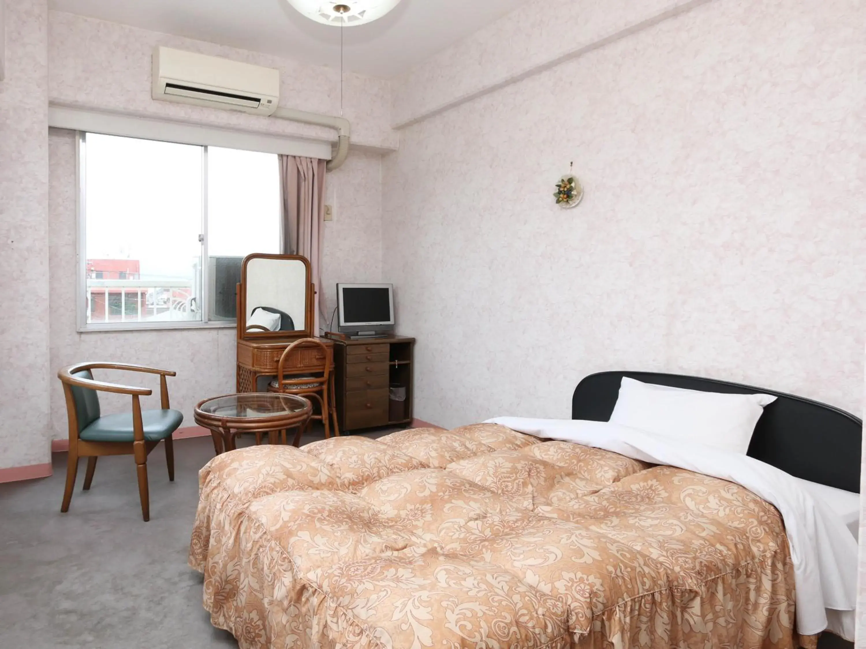 Single Room with Bathroom - single occupancy in Sun Flower City Hotel Single Room with Bathroom - single occupancy in Sun Flower City Hotel