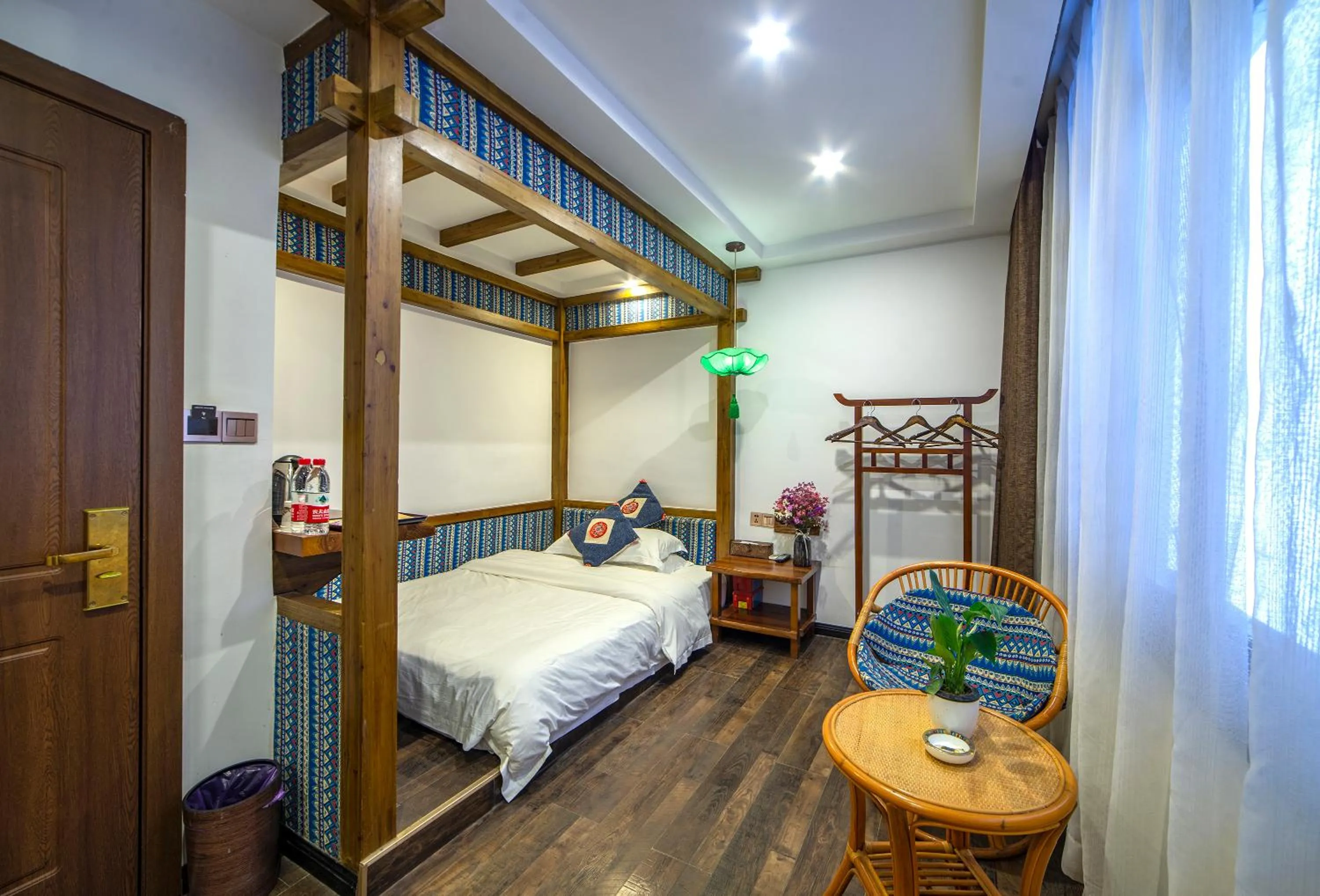 Photo of the whole room, Bed in Zhangjiajie Nanfang Yinan Hotel