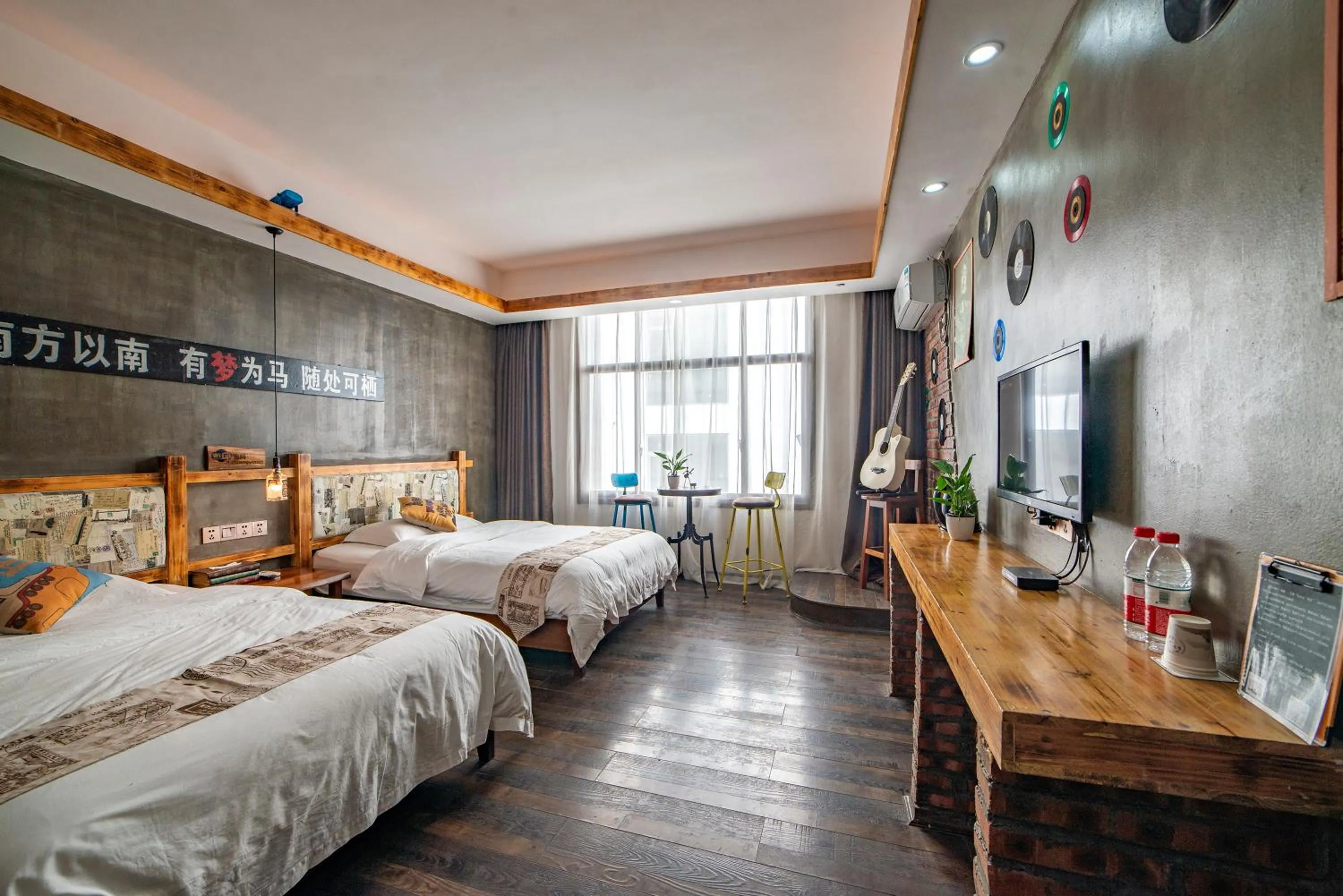 Photo of the whole room, Bed in Zhangjiajie Nanfang Yinan Hotel