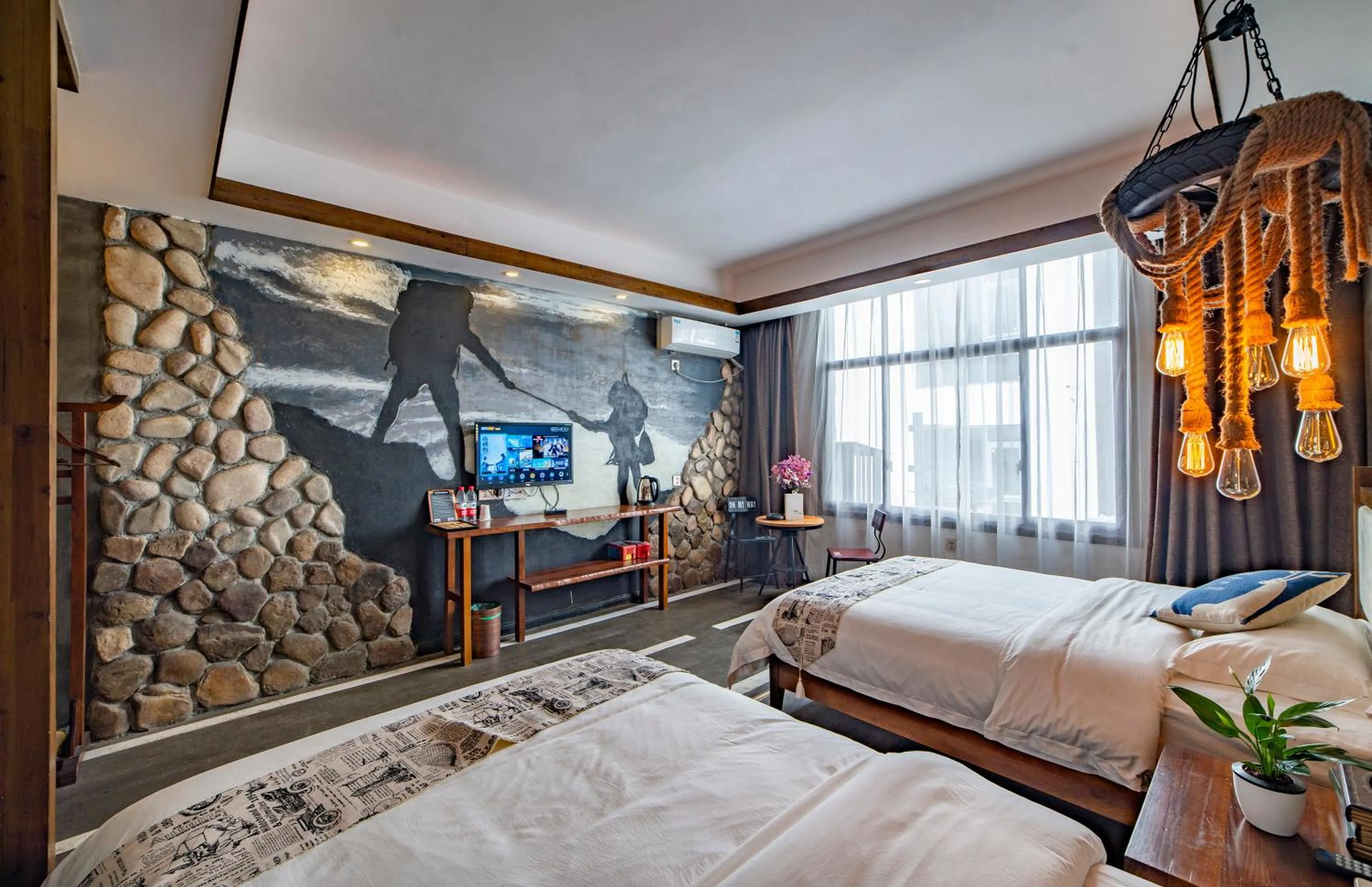 Photo of the whole room, Bed in Zhangjiajie Nanfang Yinan Hotel