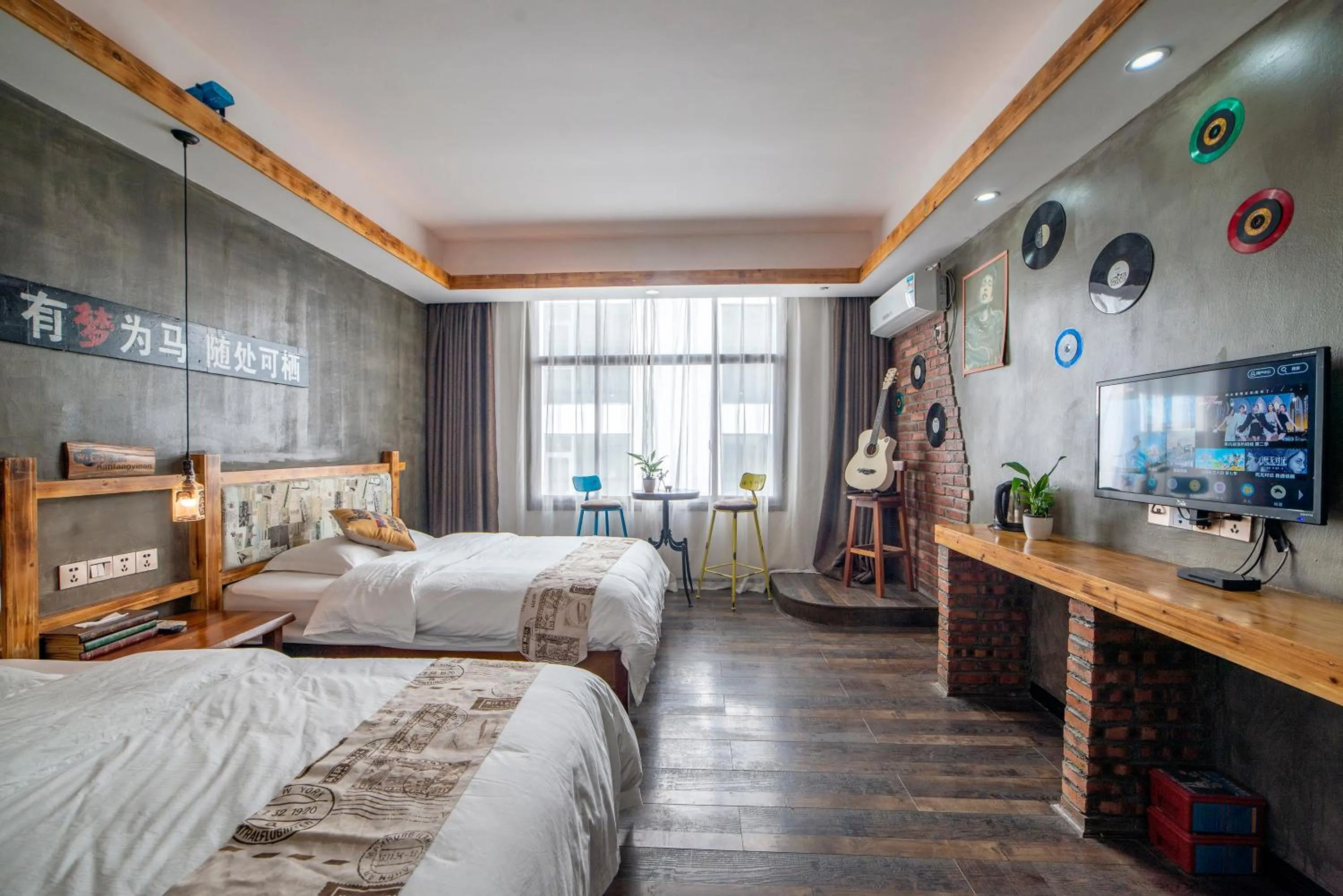 Photo of the whole room, Bed in Zhangjiajie Nanfang Yinan Hotel