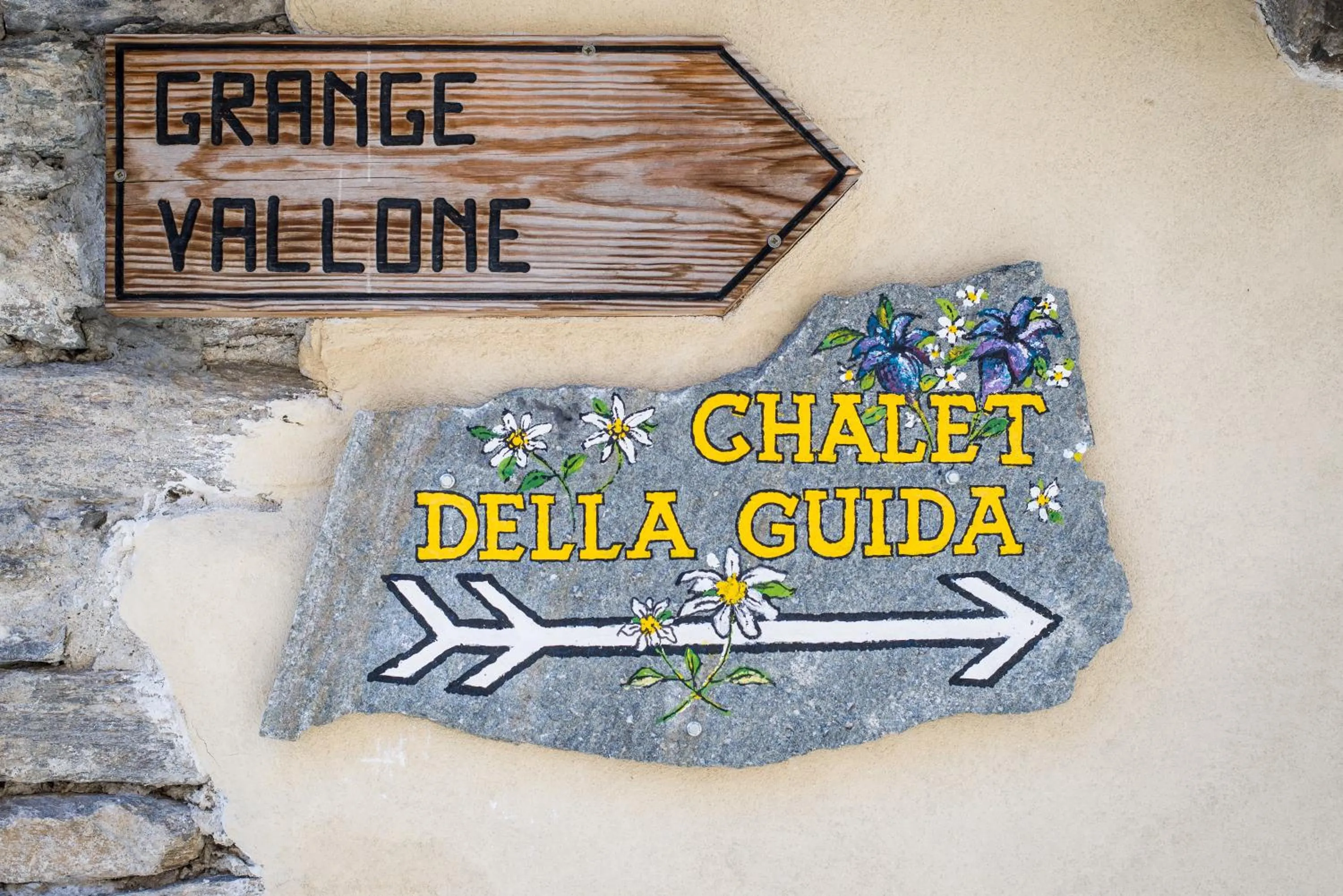 Property logo or sign in Chalet Della Guida