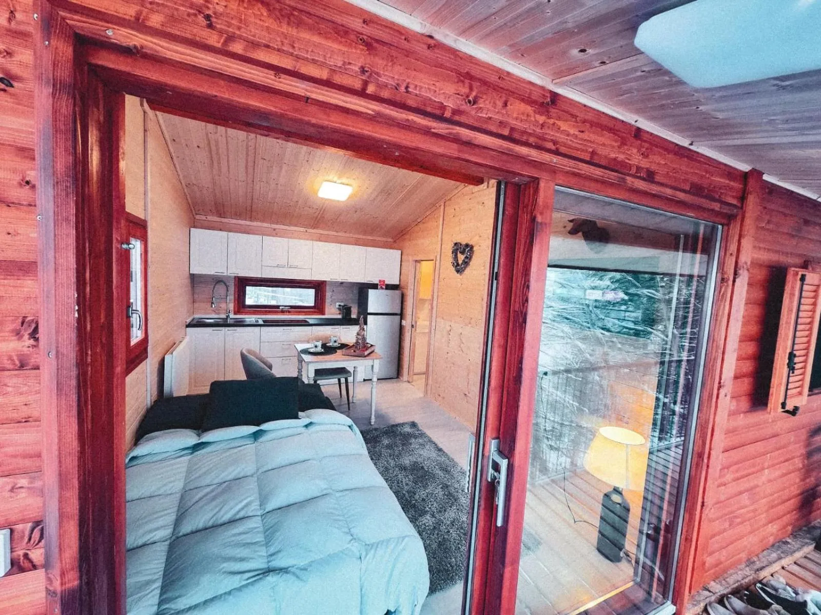 Kitchen or kitchenette, Bed in Hotel Clari