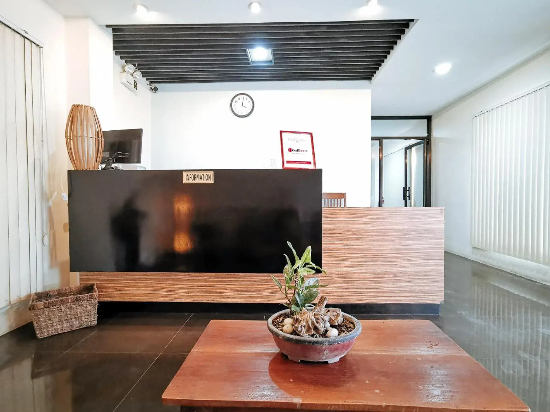 Lobby or reception in RedDoorz near Trade School Gensan Lobby or reception in RedDoorz near Trade School Gensan